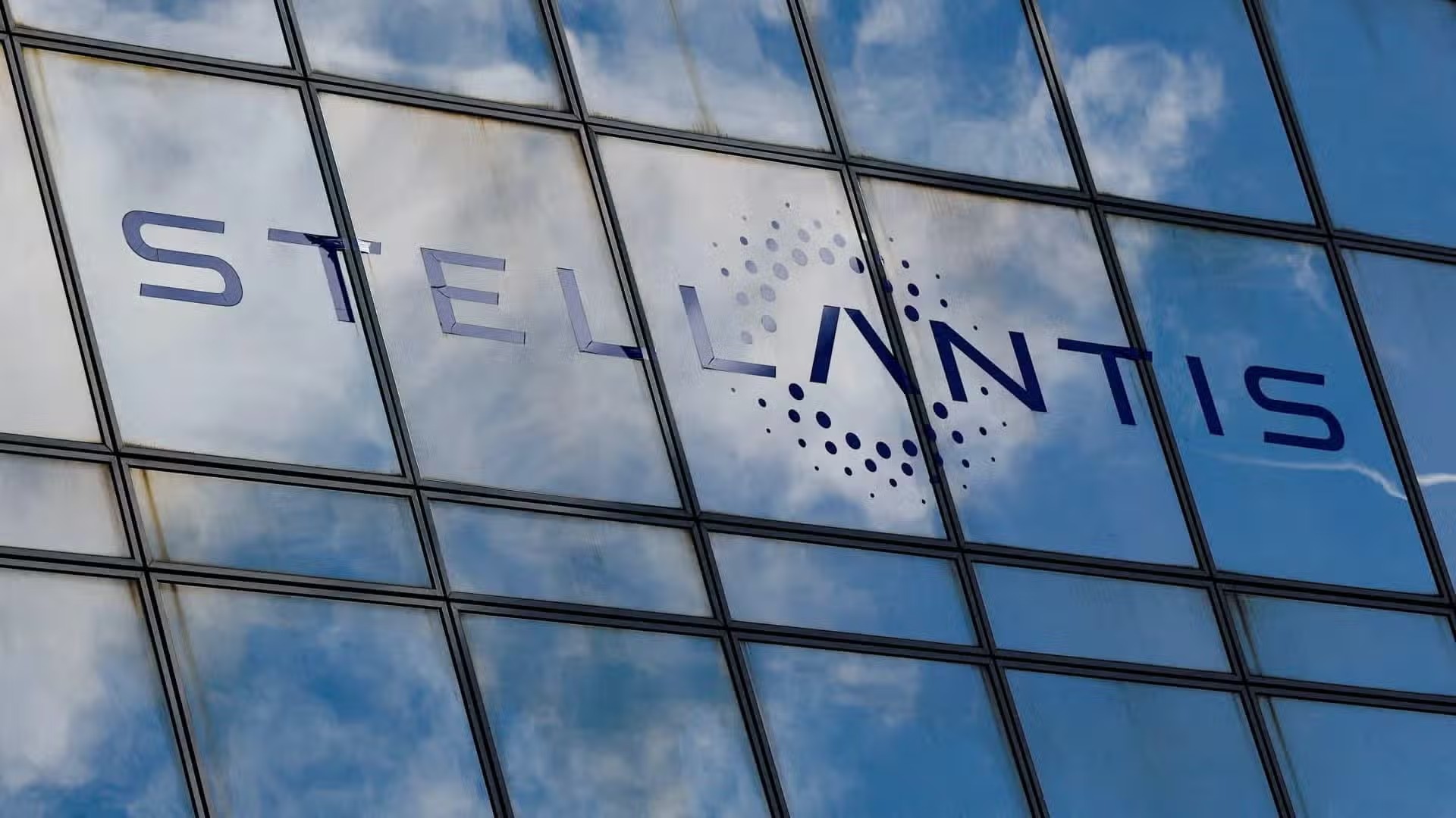 Stellantis Revenue Rises 13% in Q2 2026, But Shares Remain Under Pressure