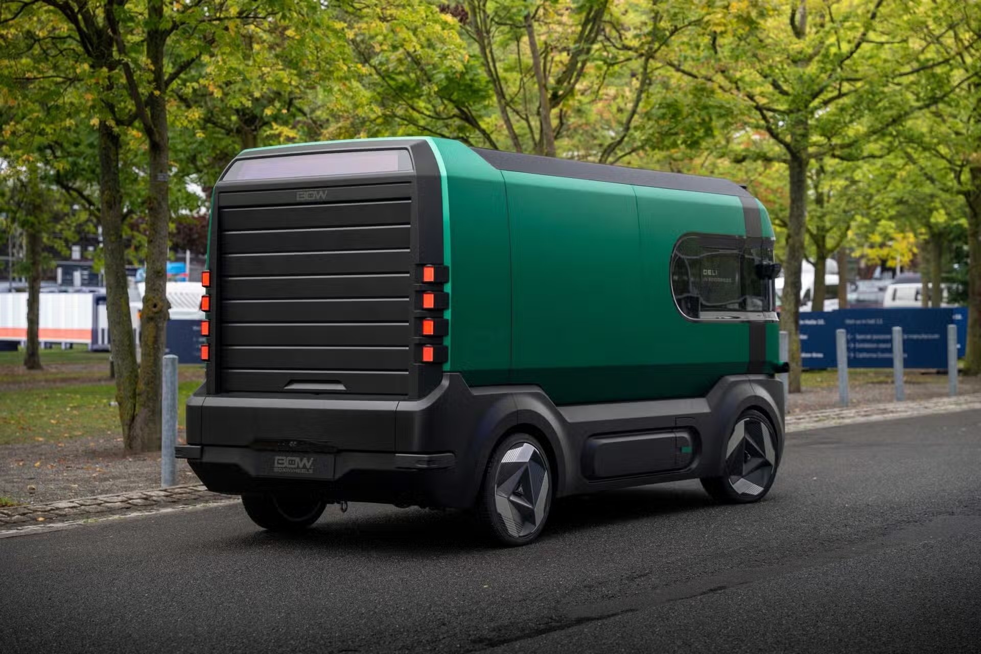 Stellantis Reveals BOW, an Autonomous Electric Delivery Concept