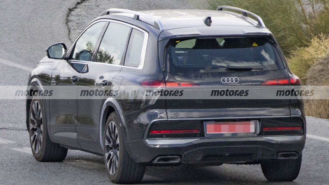 Audi Q9 PHEV Prototype Spied Without Camouflage Ahead of 2027 Launch