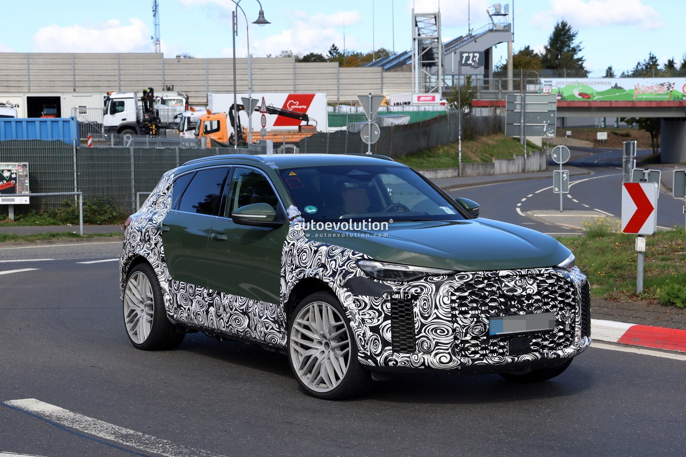 Audi RS Q5 and RS Q5 Sportback Spotted with New Design and Electrified Powertrain