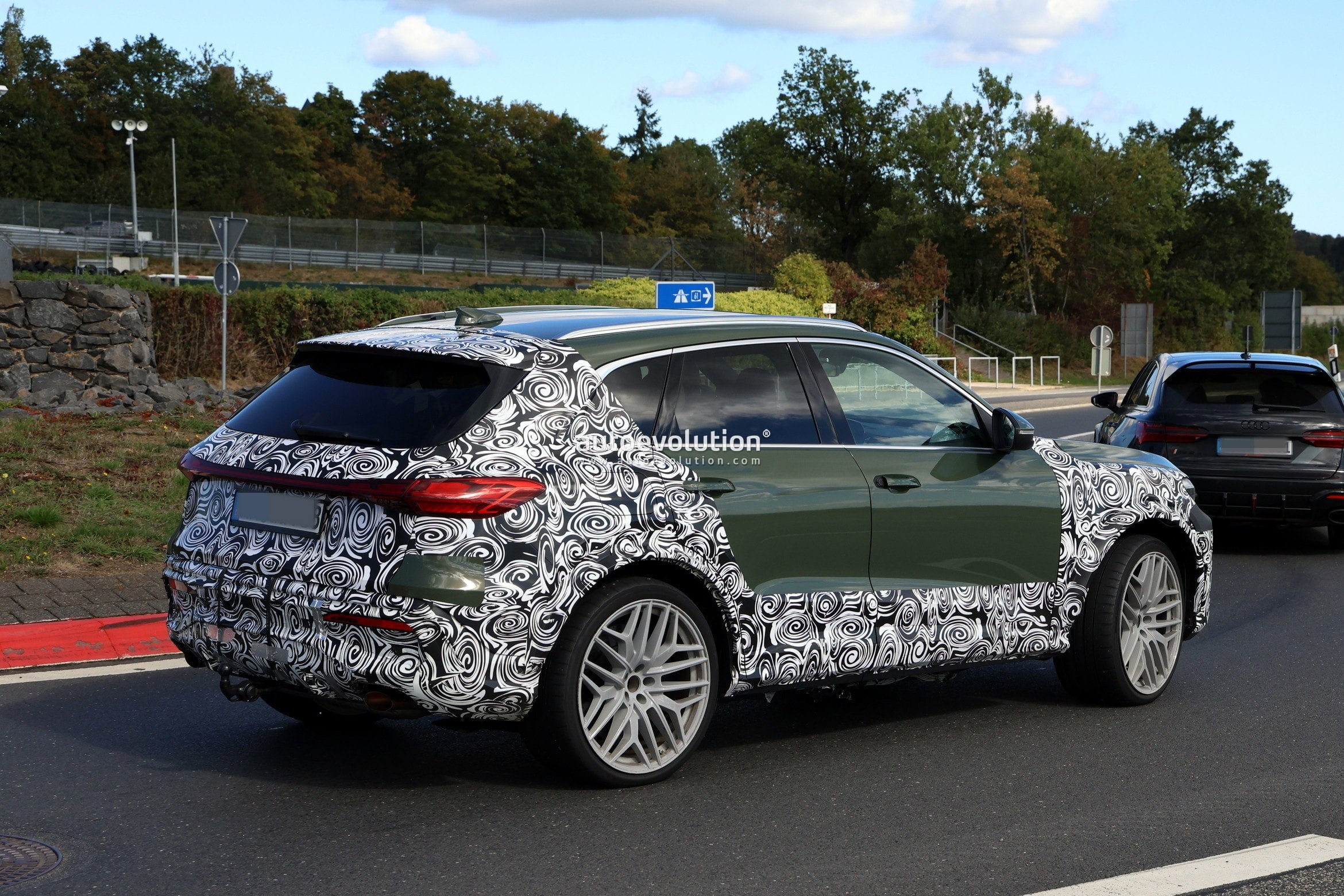 Audi RS Q5 and RS Q5 Sportback Spotted with New Design and Electrified Powertrain