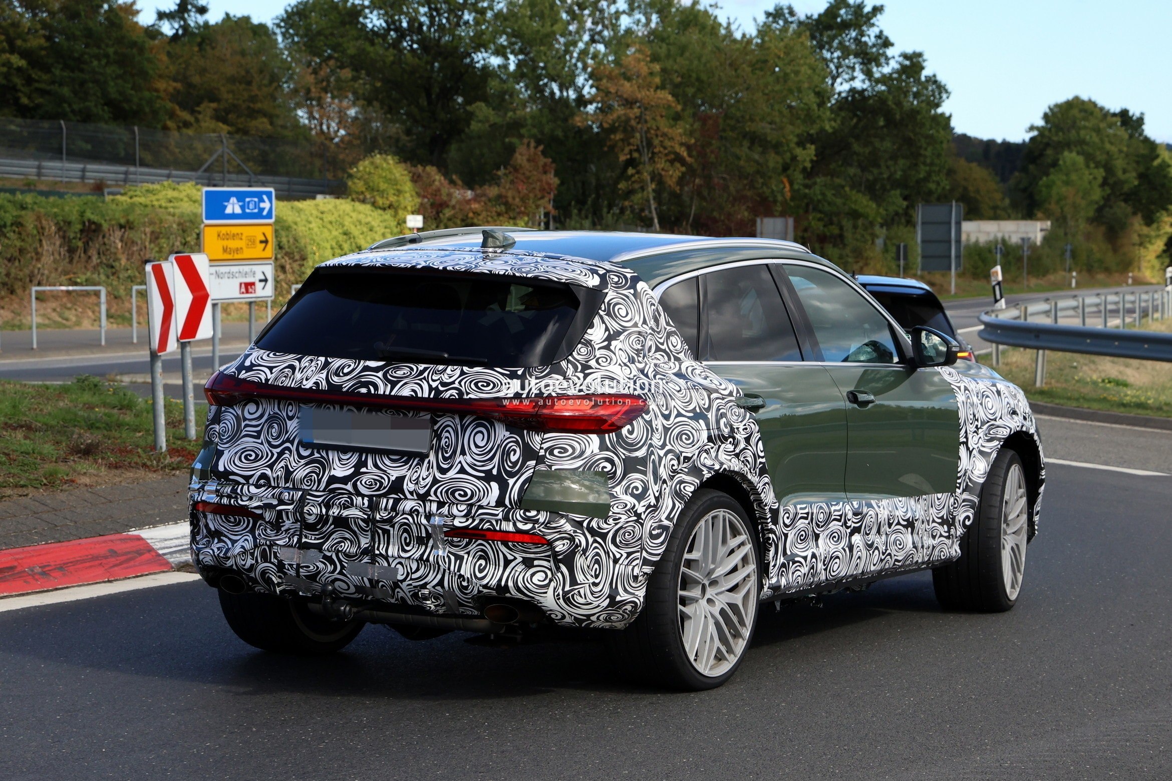 Audi RS Q5 and RS Q5 Sportback Spotted with New Design and Electrified Powertrain