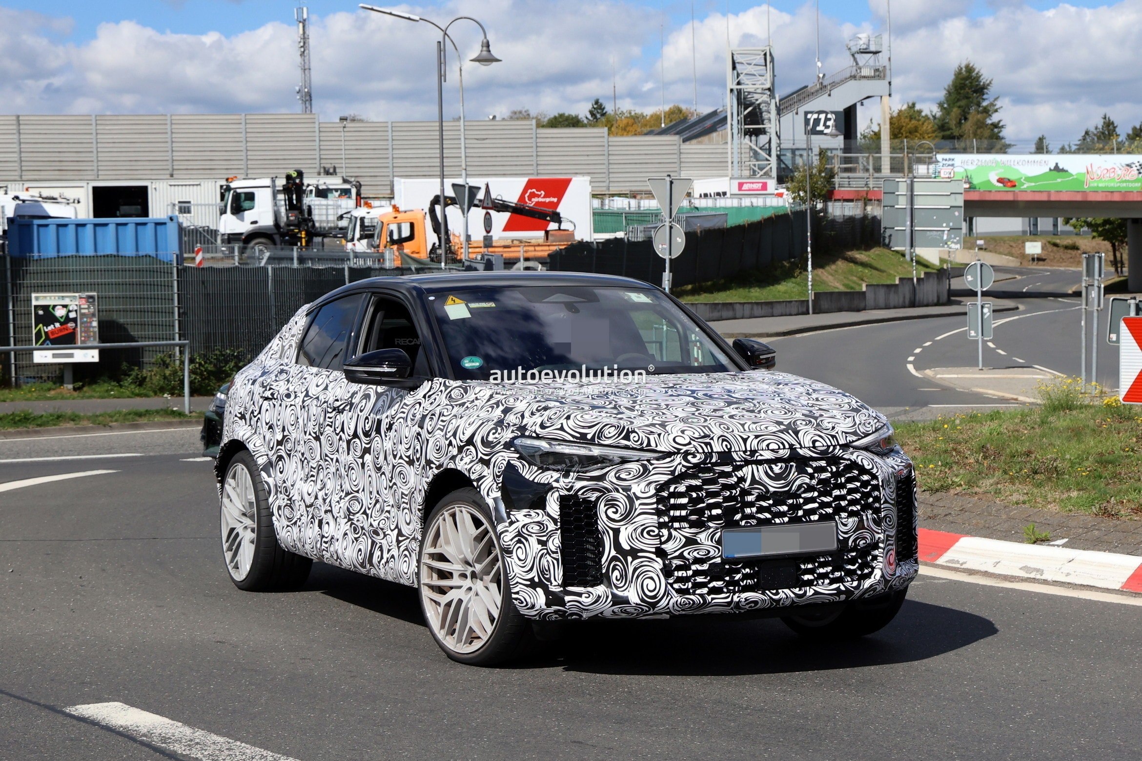 Audi RS Q5 and RS Q5 Sportback Spotted with New Design and Electrified Powertrain