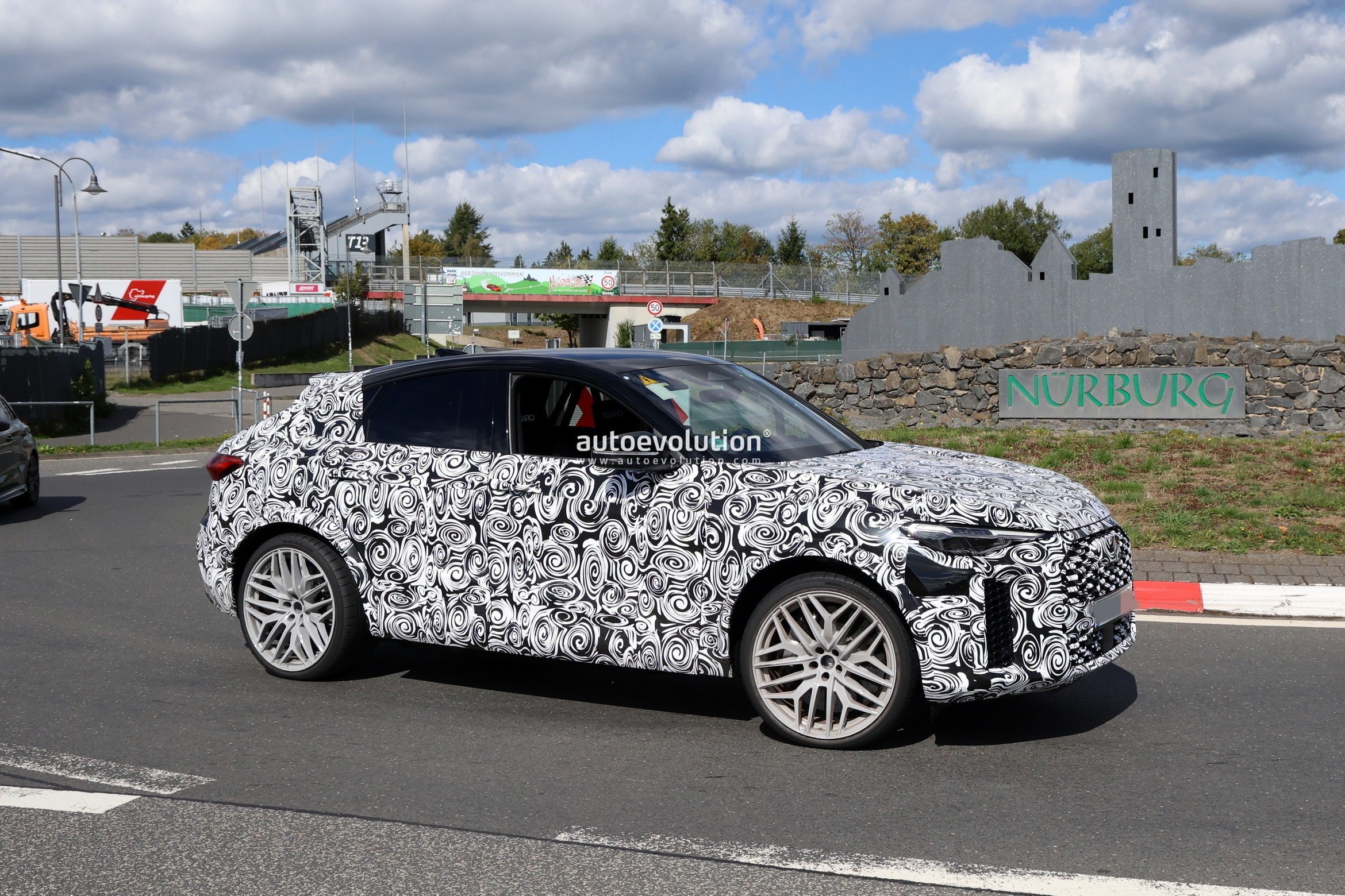 Audi RS Q5 and RS Q5 Sportback Spotted with New Design and Electrified Powertrain