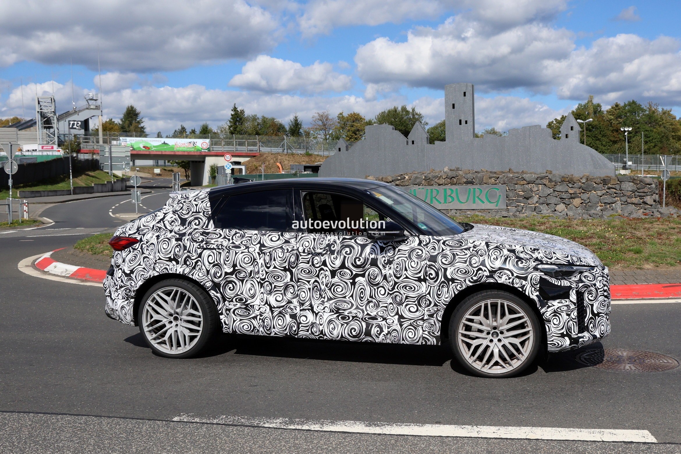 Audi RS Q5 and RS Q5 Sportback Spotted with New Design and Electrified Powertrain