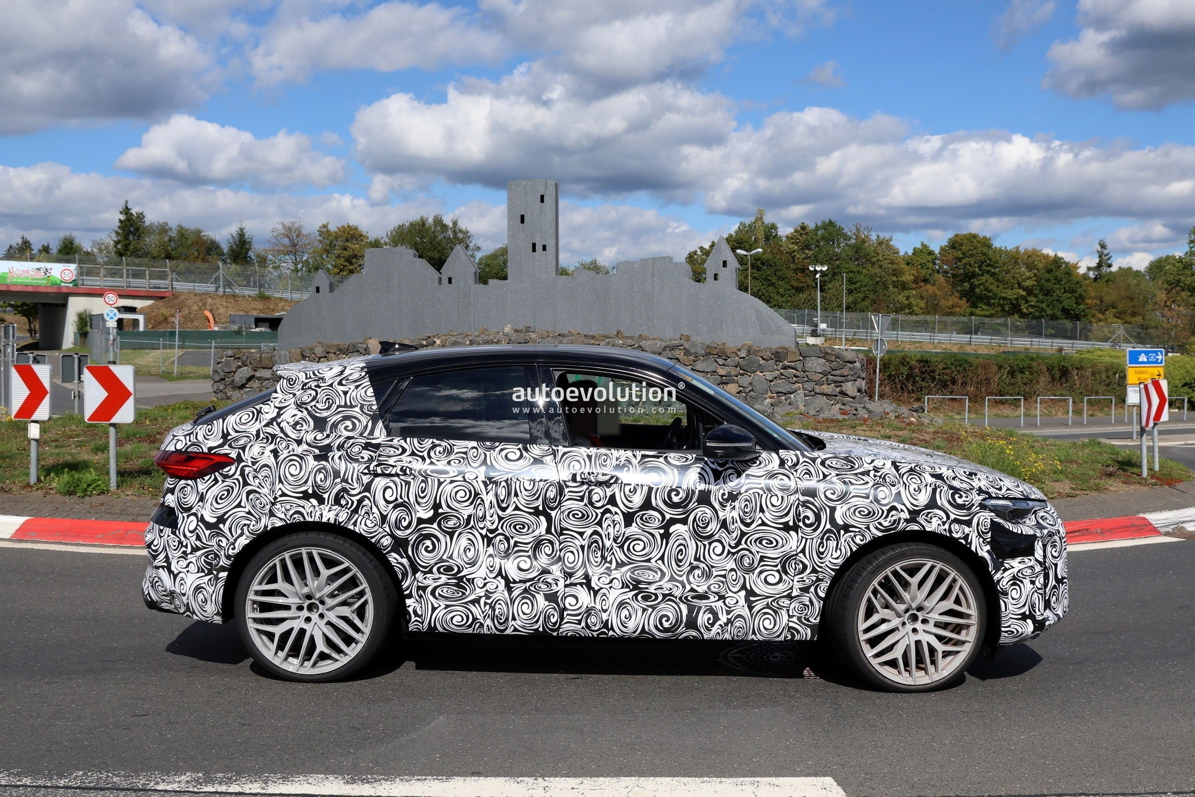 Audi RS Q5 and RS Q5 Sportback Spotted with New Design and Electrified Powertrain