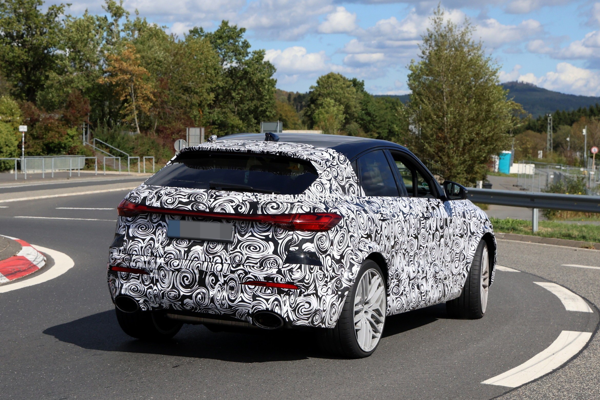 Audi RS Q5 and RS Q5 Sportback Spotted with New Design and Electrified Powertrain
