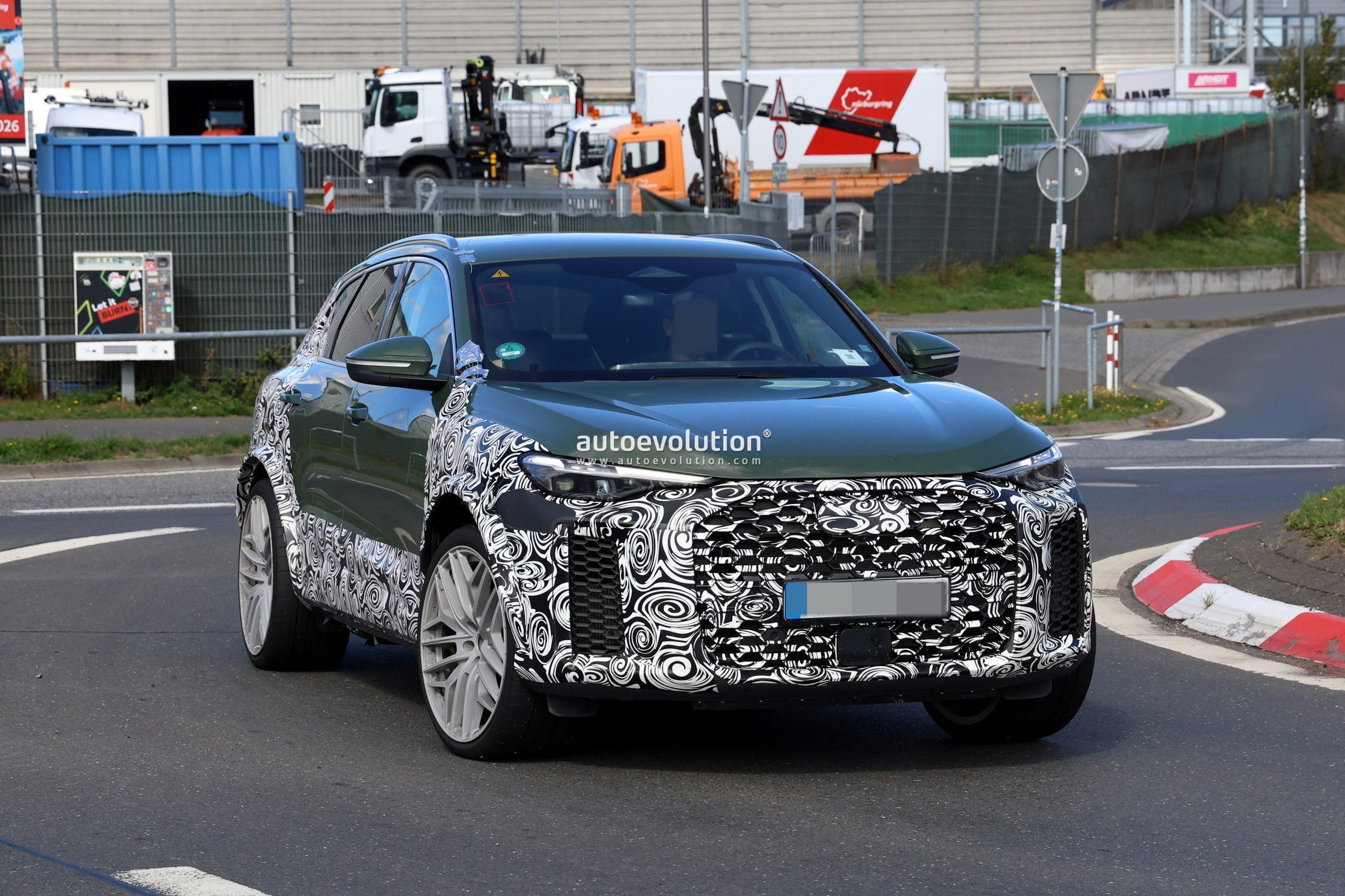 Audi RS Q5 and RS Q5 Sportback Spotted with New Design and Electrified Powertrain