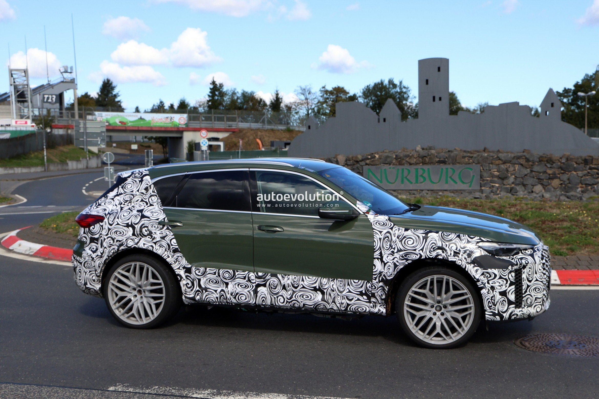Audi RS Q5 and RS Q5 Sportback Spotted with New Design and Electrified Powertrain
