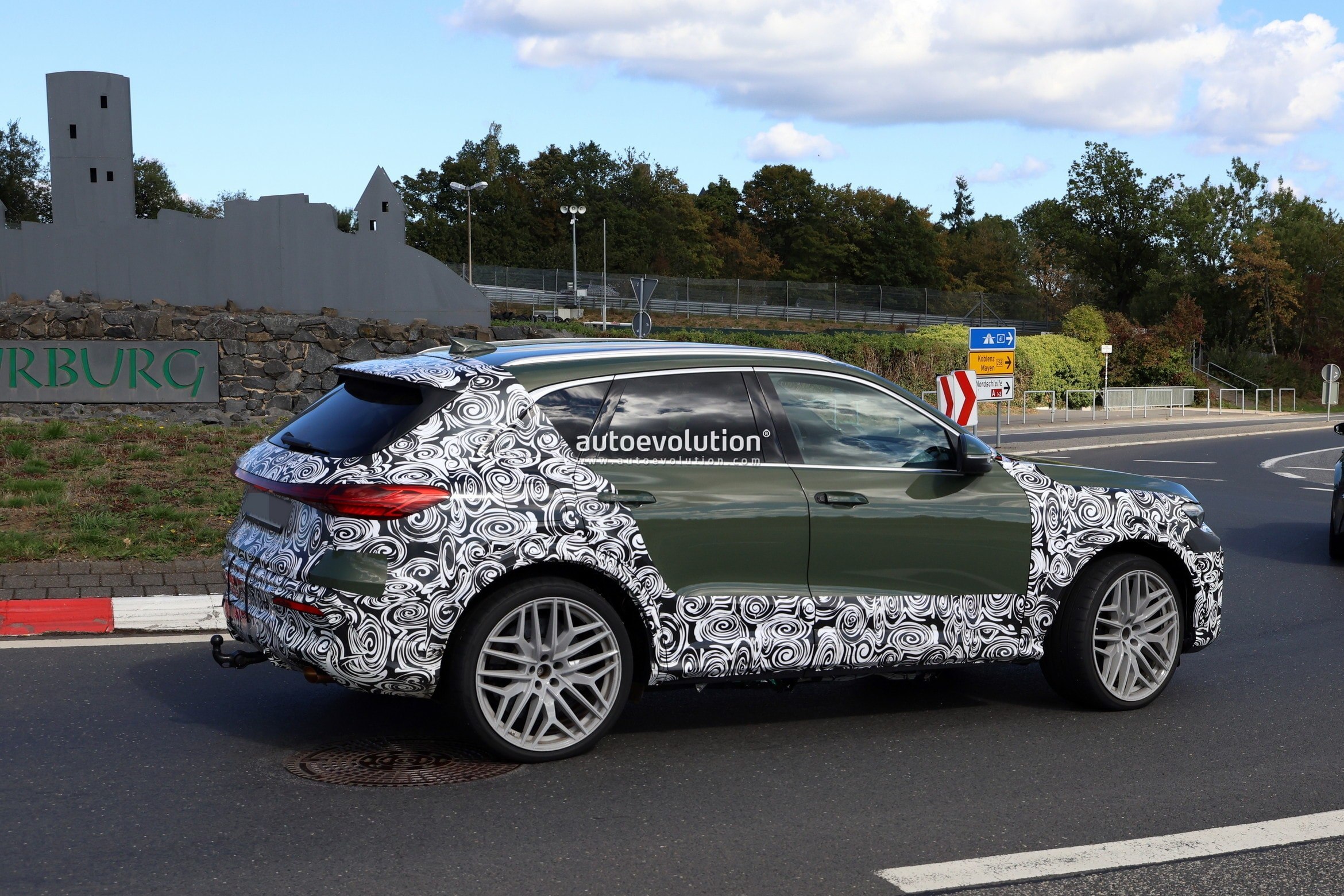 Audi RS Q5 and RS Q5 Sportback Spotted with New Design and Electrified Powertrain