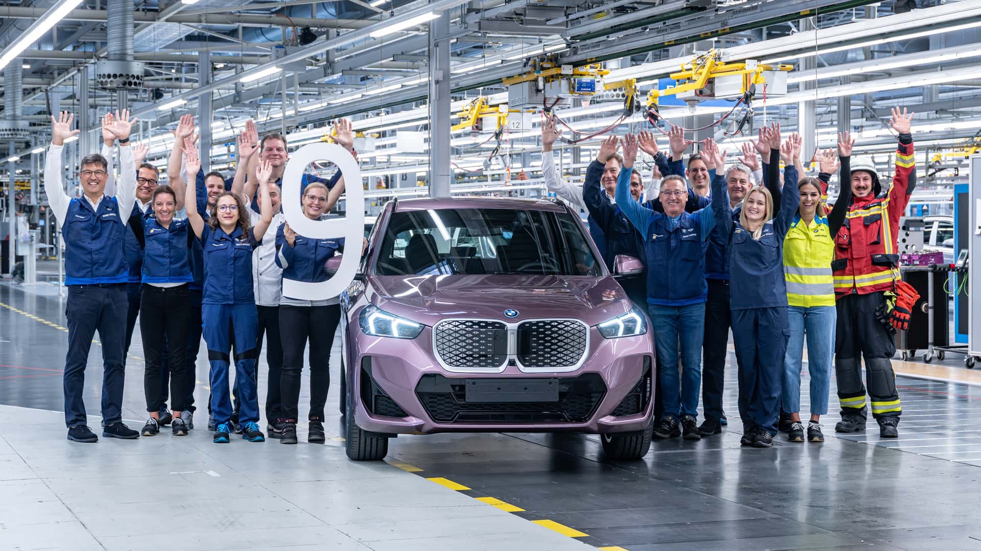 BMW’s Regensburg Plant Builds Nine Millionth Car, Highlighting Flexible Electric Production