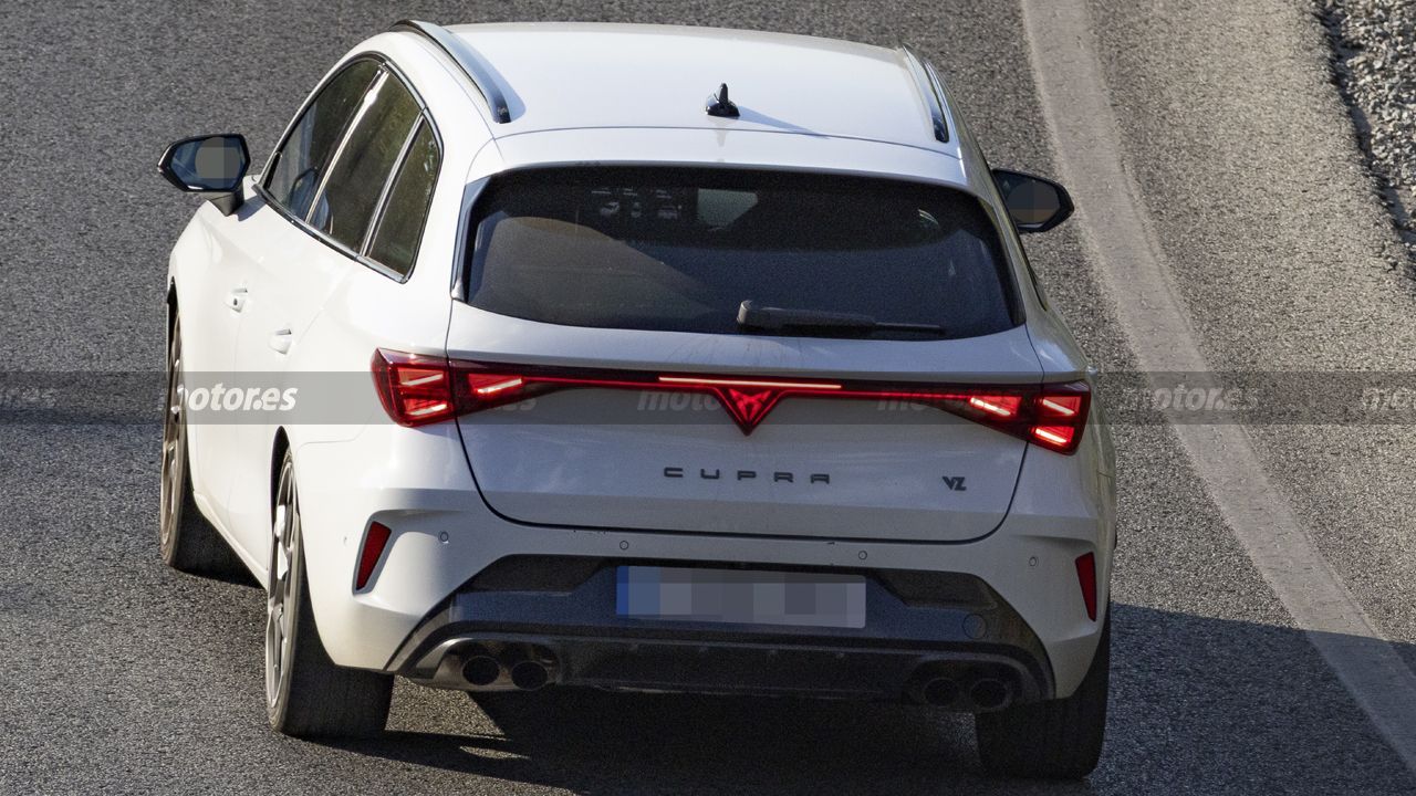 CUPRA Tests New 340 HP Hybrid with All-Wheel Drive and No Plug