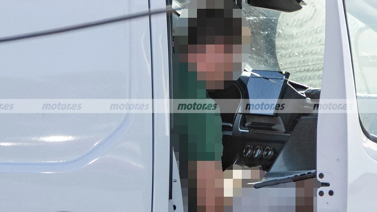2028 Nissan Primastar Spied With Updated Interior and Facelift
