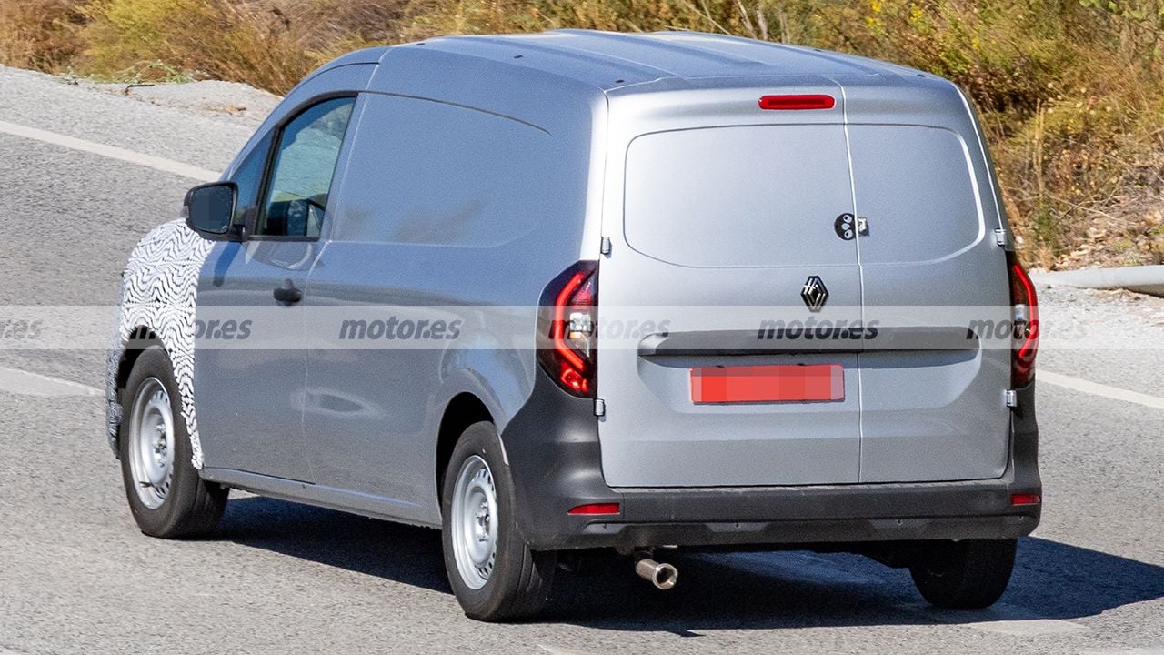 Renault Kangoo 2027 Spied With Larger Touchscreen Inside
