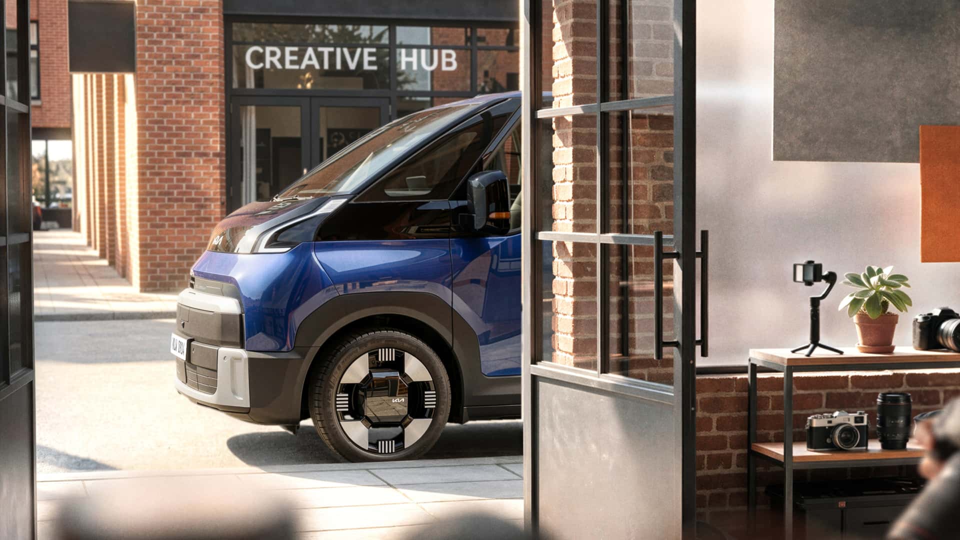 Kia Previews Larger Electric Van PV7 Ahead of 2026 Debut