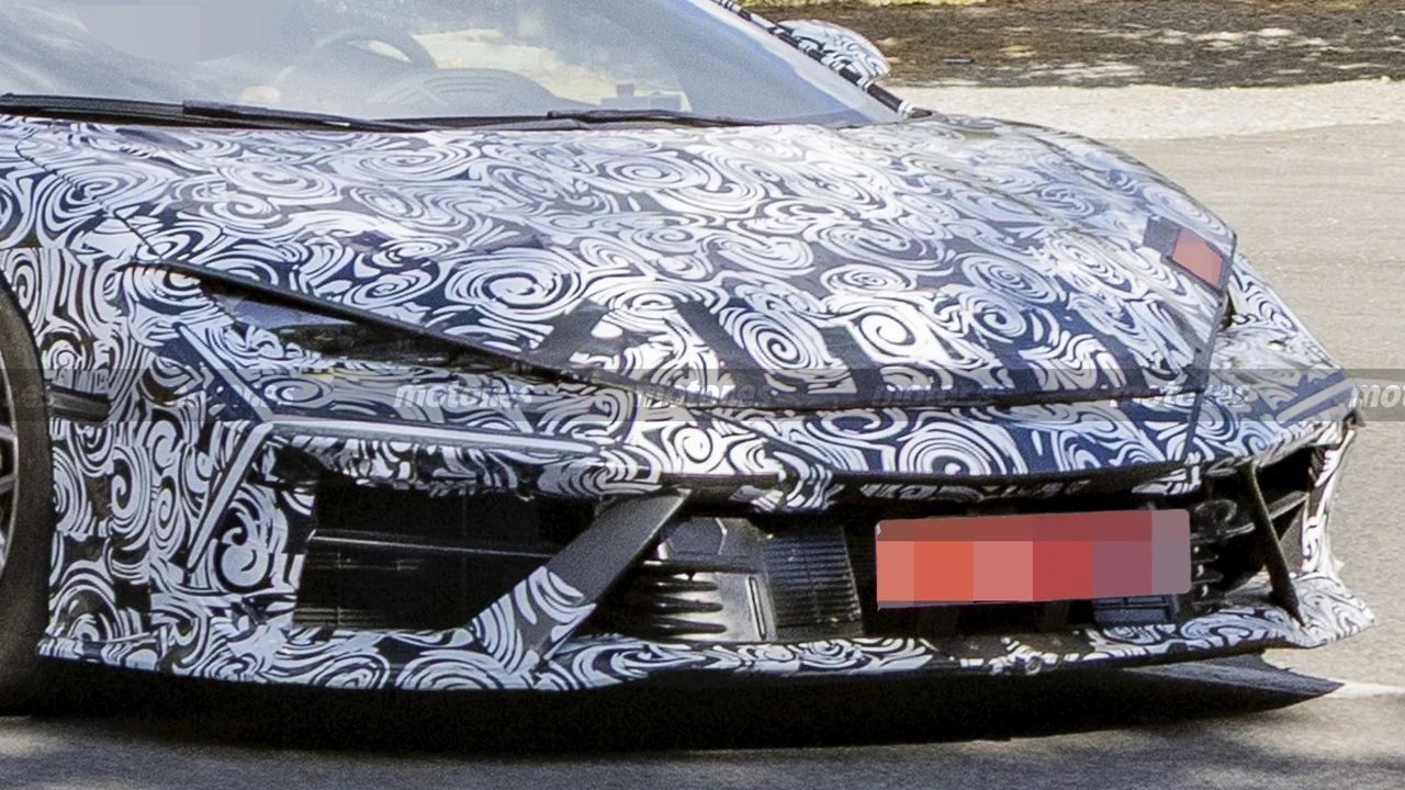 Lamborghini Tests Updated Revuelto Facelift with Fenomeno-Inspired Design