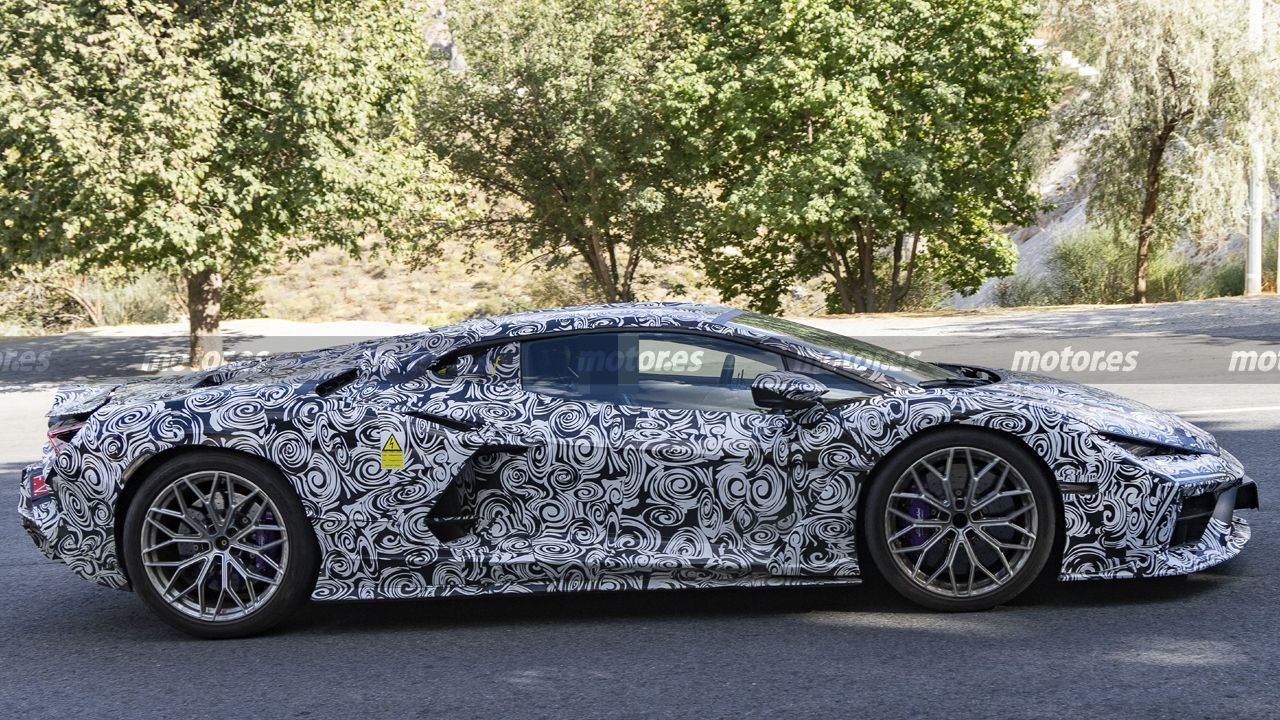Lamborghini Tests Updated Revuelto Facelift with Fenomeno-Inspired Design
