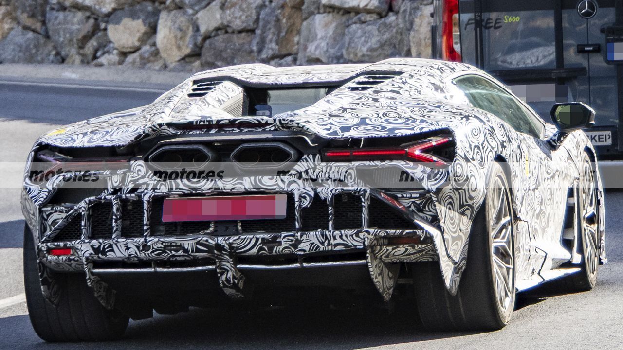 Lamborghini Tests Updated Revuelto Facelift with Fenomeno-Inspired Design