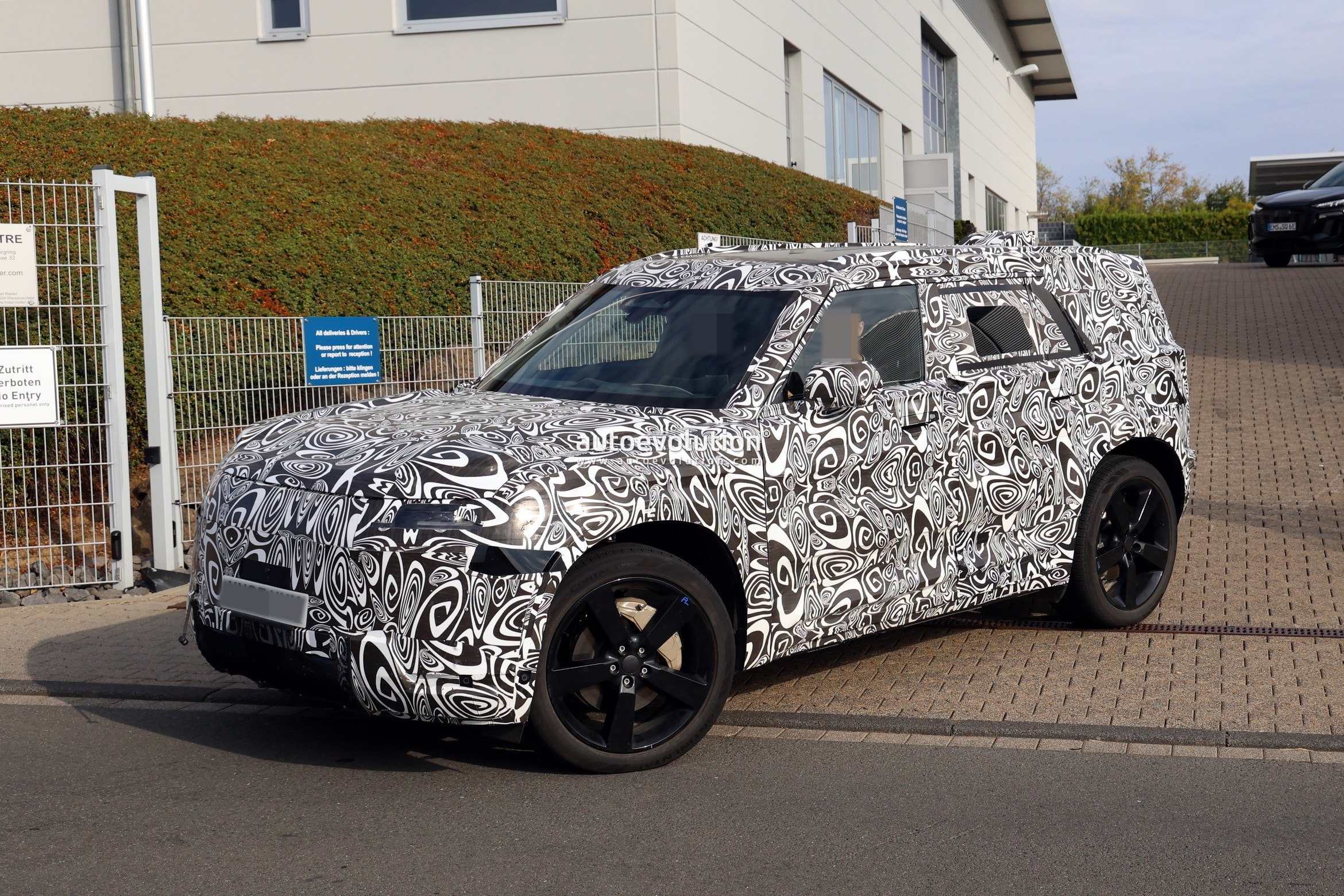 Land Rover Prepares “Baby” Defender to Rival Mercedes’ Mini G-Class