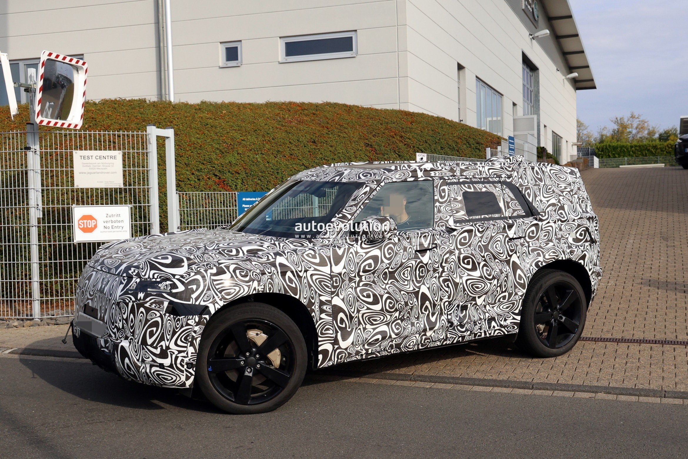 Land Rover Prepares “Baby” Defender to Rival Mercedes’ Mini G-Class