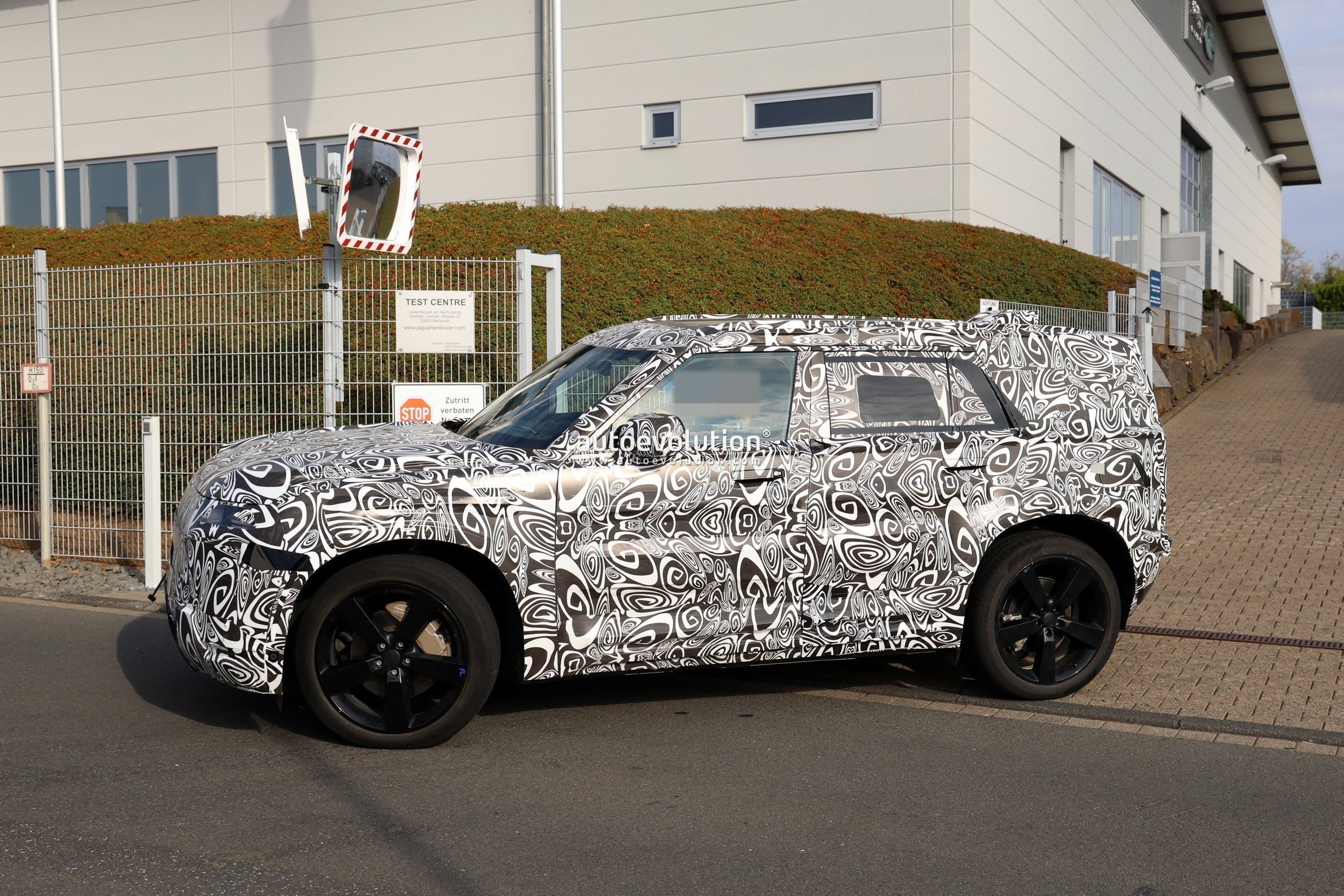 Land Rover Prepares “Baby” Defender to Rival Mercedes’ Mini G-Class