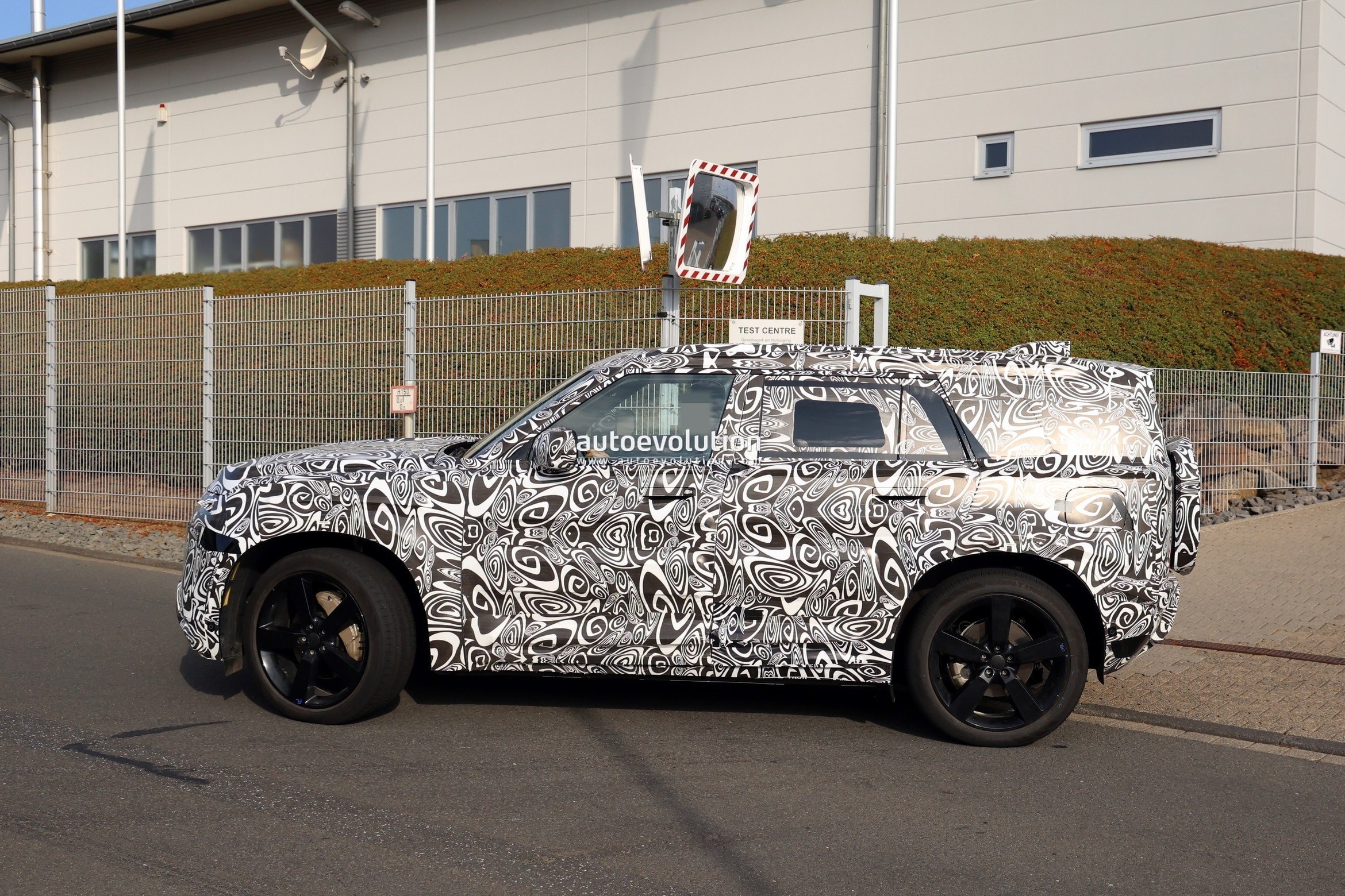 Land Rover Prepares “Baby” Defender to Rival Mercedes’ Mini G-Class