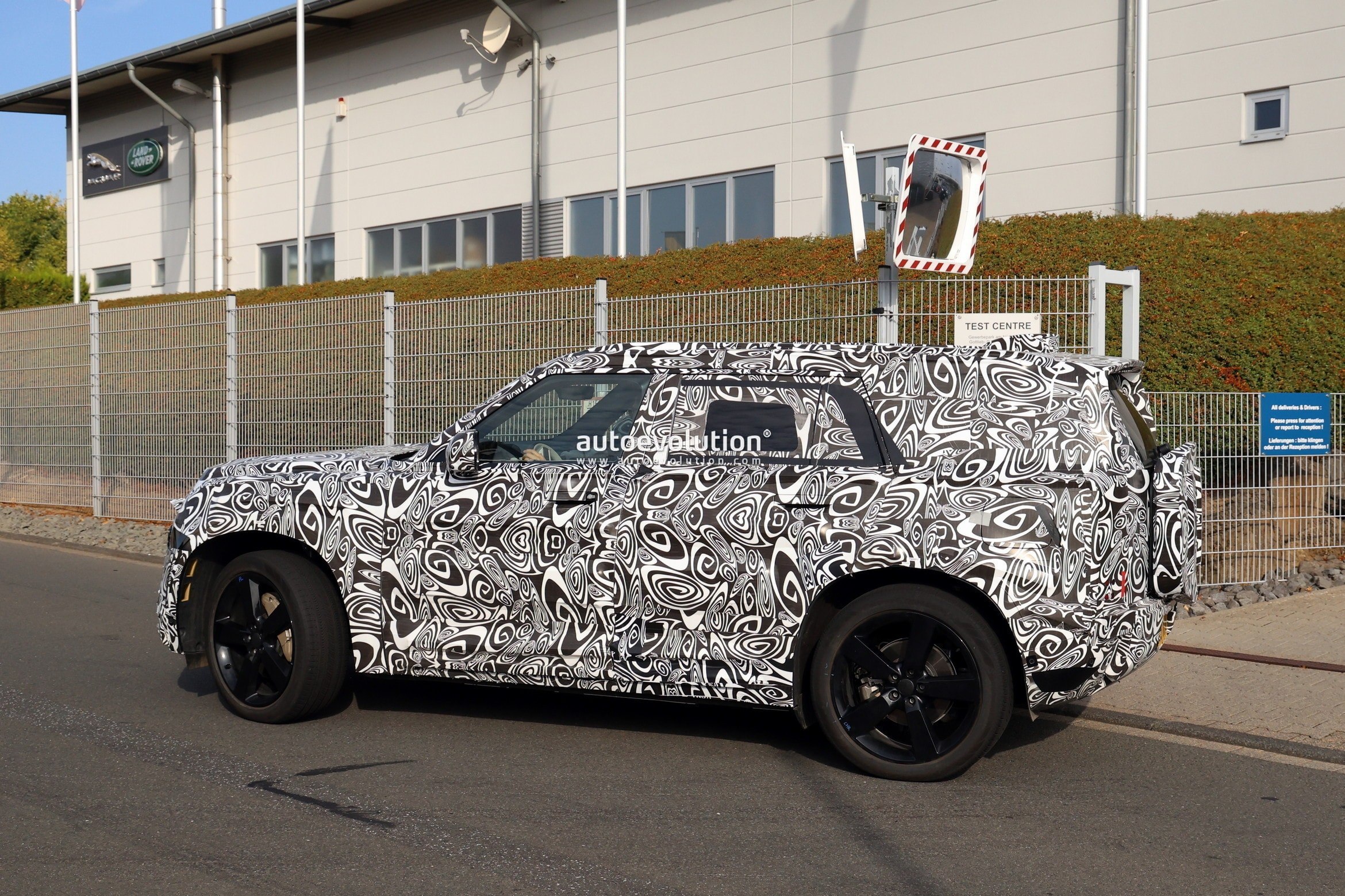 Land Rover Prepares “Baby” Defender to Rival Mercedes’ Mini G-Class