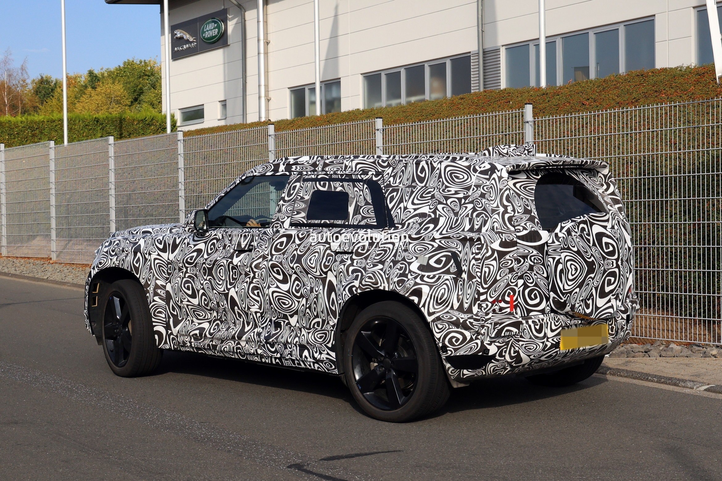 Land Rover Prepares “Baby” Defender to Rival Mercedes’ Mini G-Class