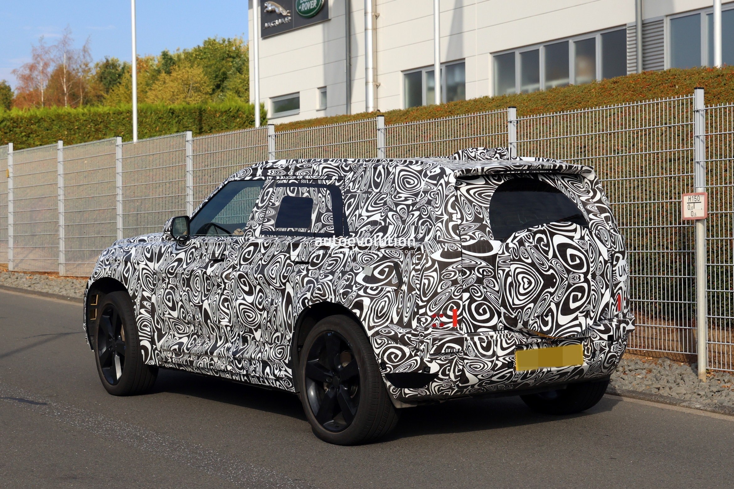 Land Rover Prepares “Baby” Defender to Rival Mercedes’ Mini G-Class