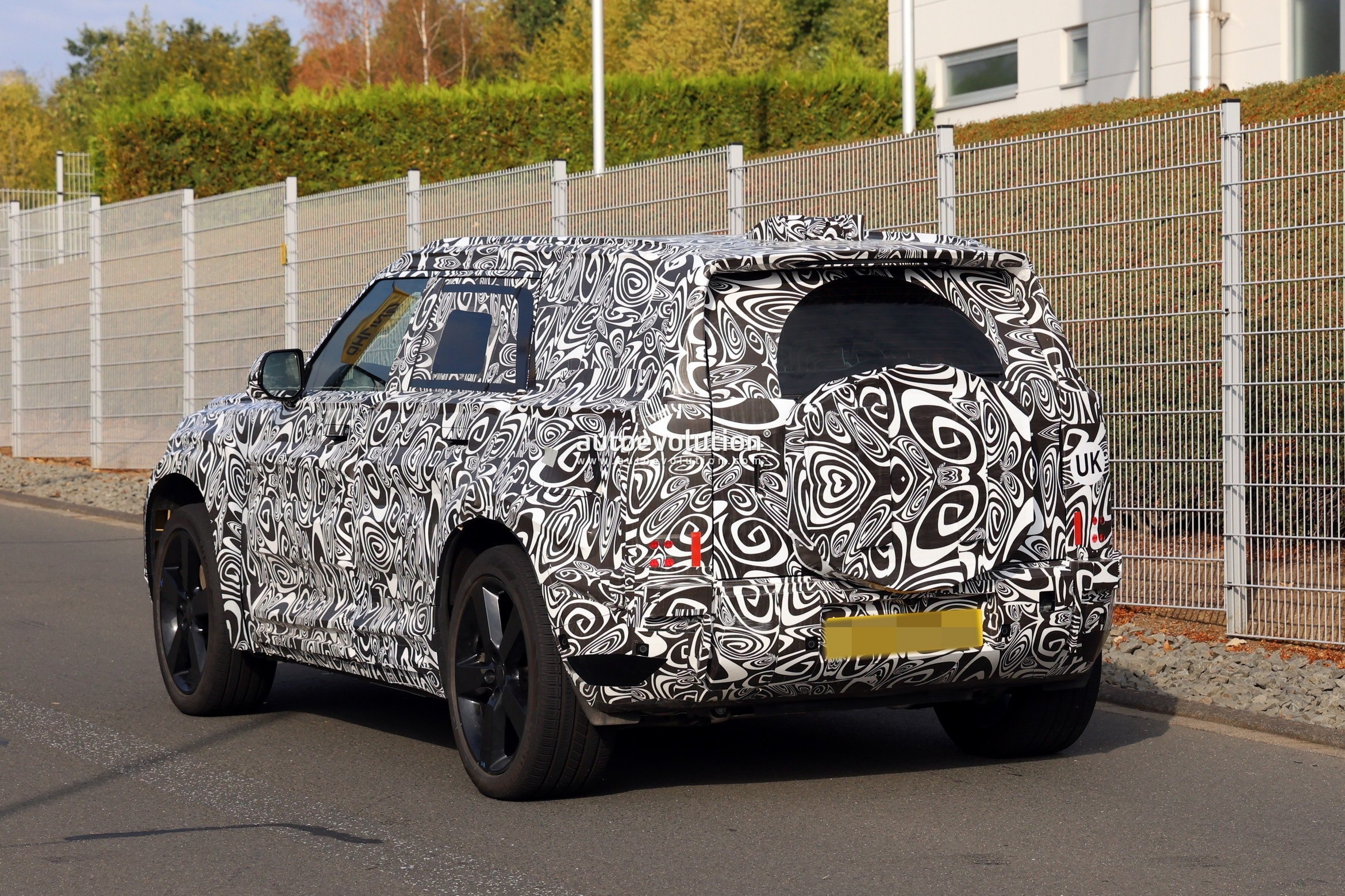 Land Rover Prepares “Baby” Defender to Rival Mercedes’ Mini G-Class