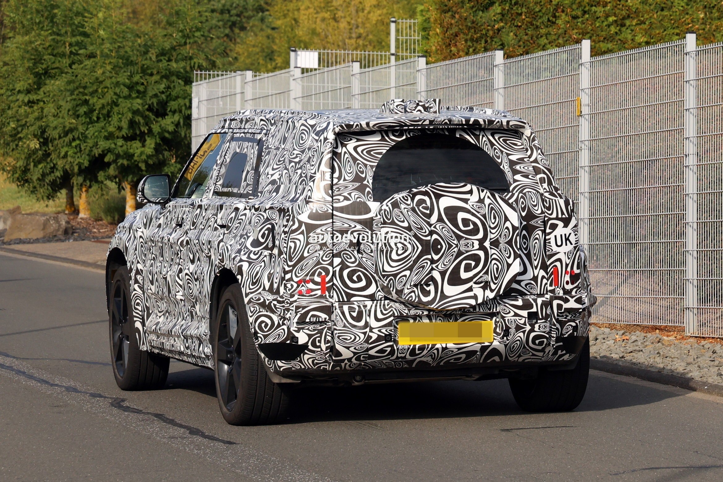 Land Rover Prepares “Baby” Defender to Rival Mercedes’ Mini G-Class