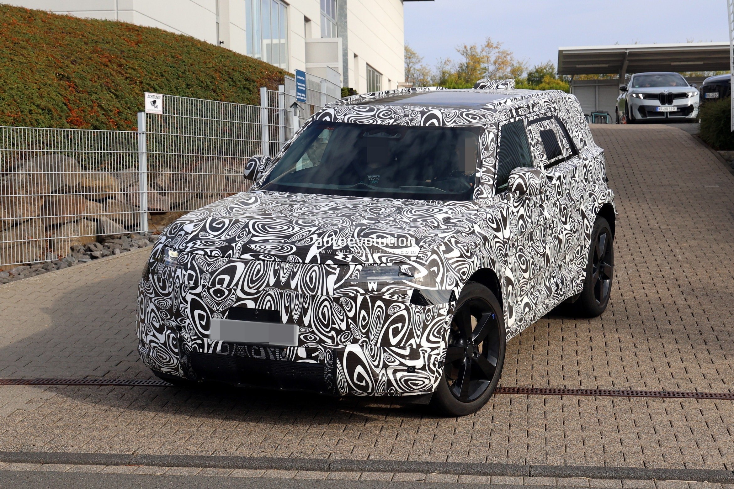 Land Rover Prepares “Baby” Defender to Rival Mercedes’ Mini G-Class