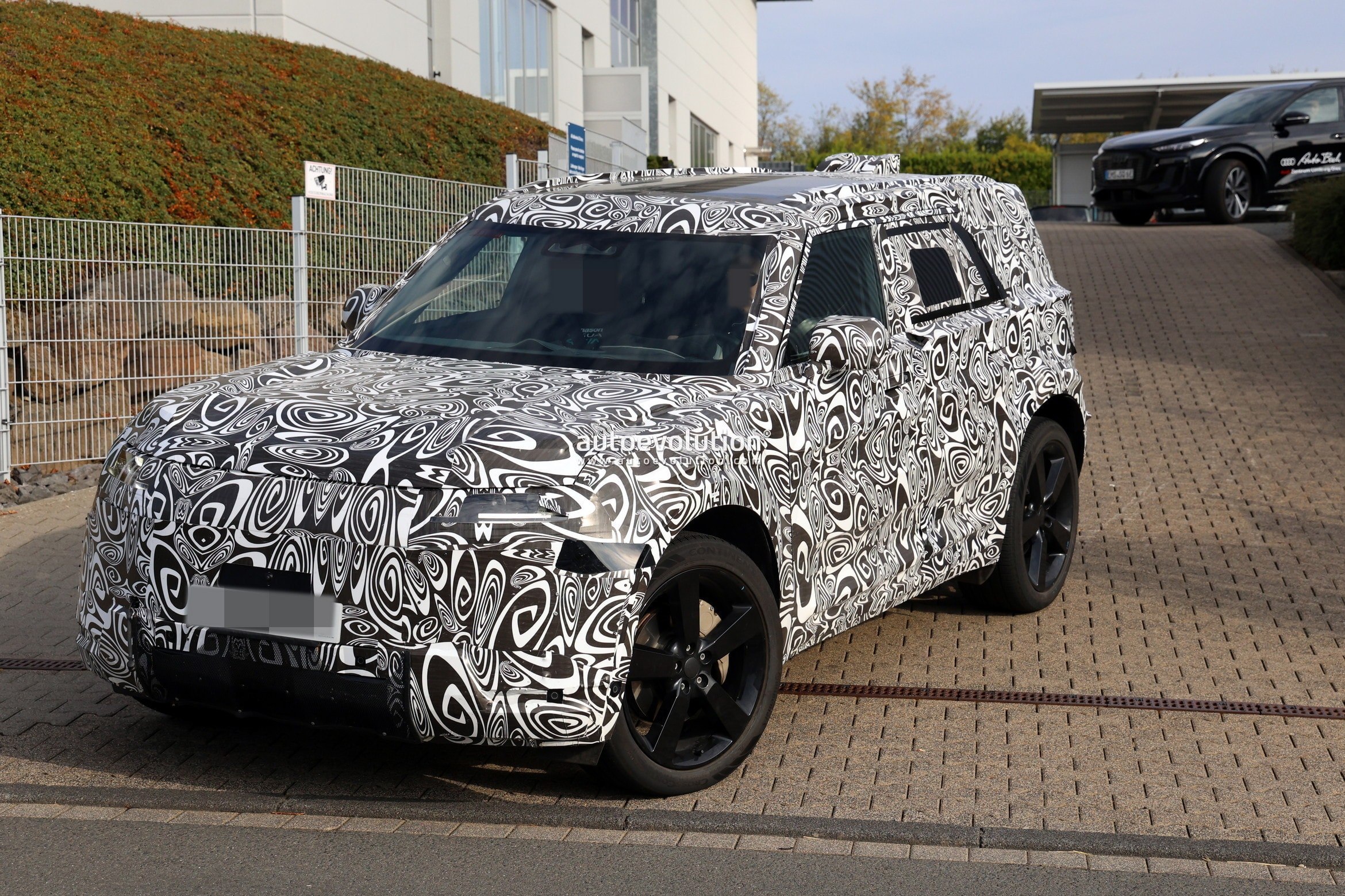 Land Rover Prepares “Baby” Defender to Rival Mercedes’ Mini G-Class