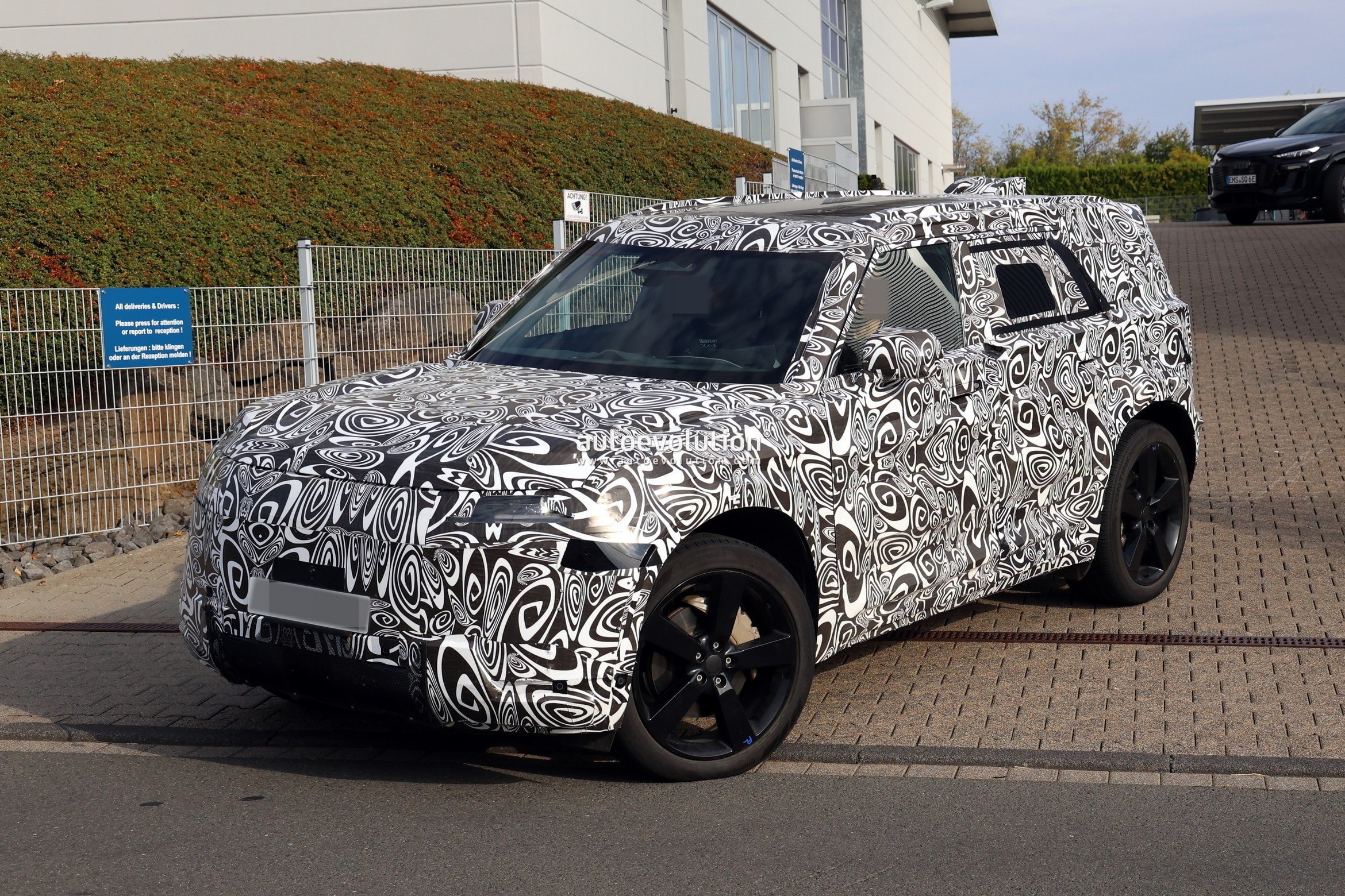 Land Rover Prepares “Baby” Defender to Rival Mercedes’ Mini G-Class