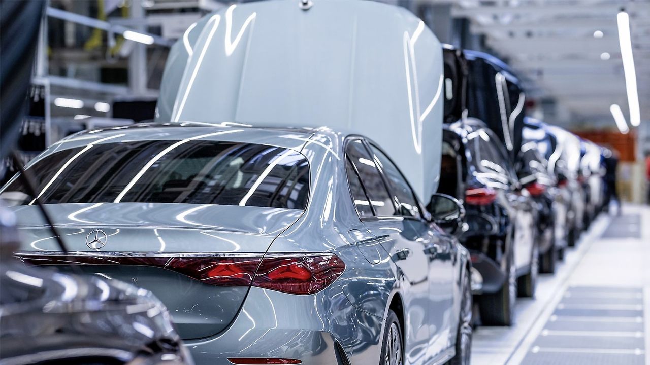 Mercedes Warns German Workers: Producing Cars in Romania Is Over 80% Cheaper