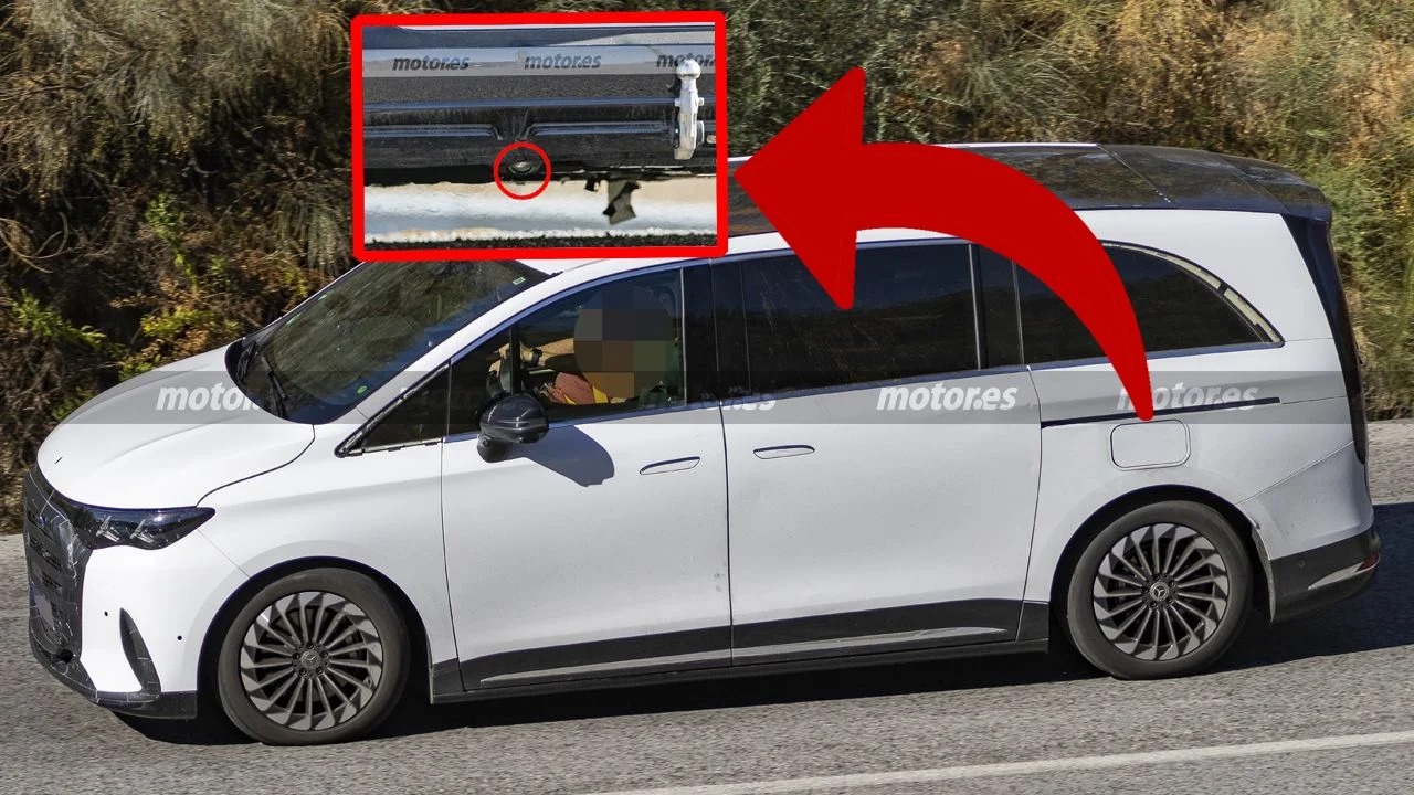 Mercedes VLE Hybrid Caught Testing, Launch Expected in 2027