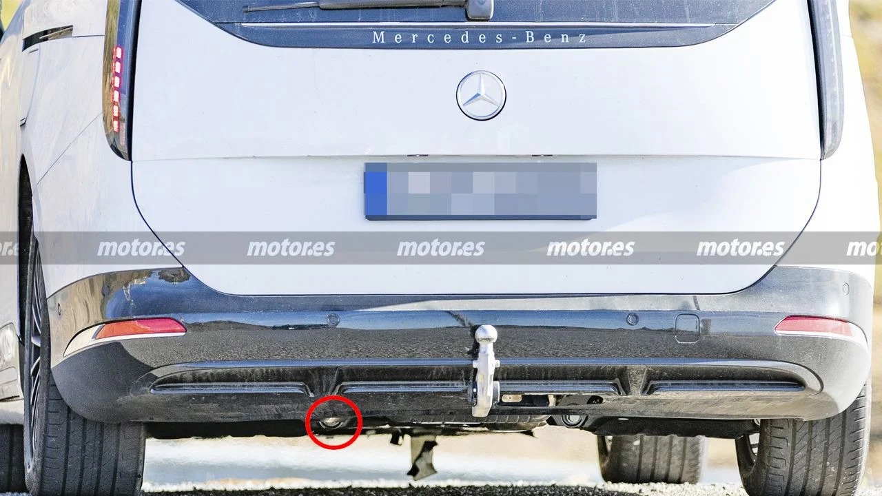 Mercedes VLE Hybrid Caught Testing, Launch Expected in 2027