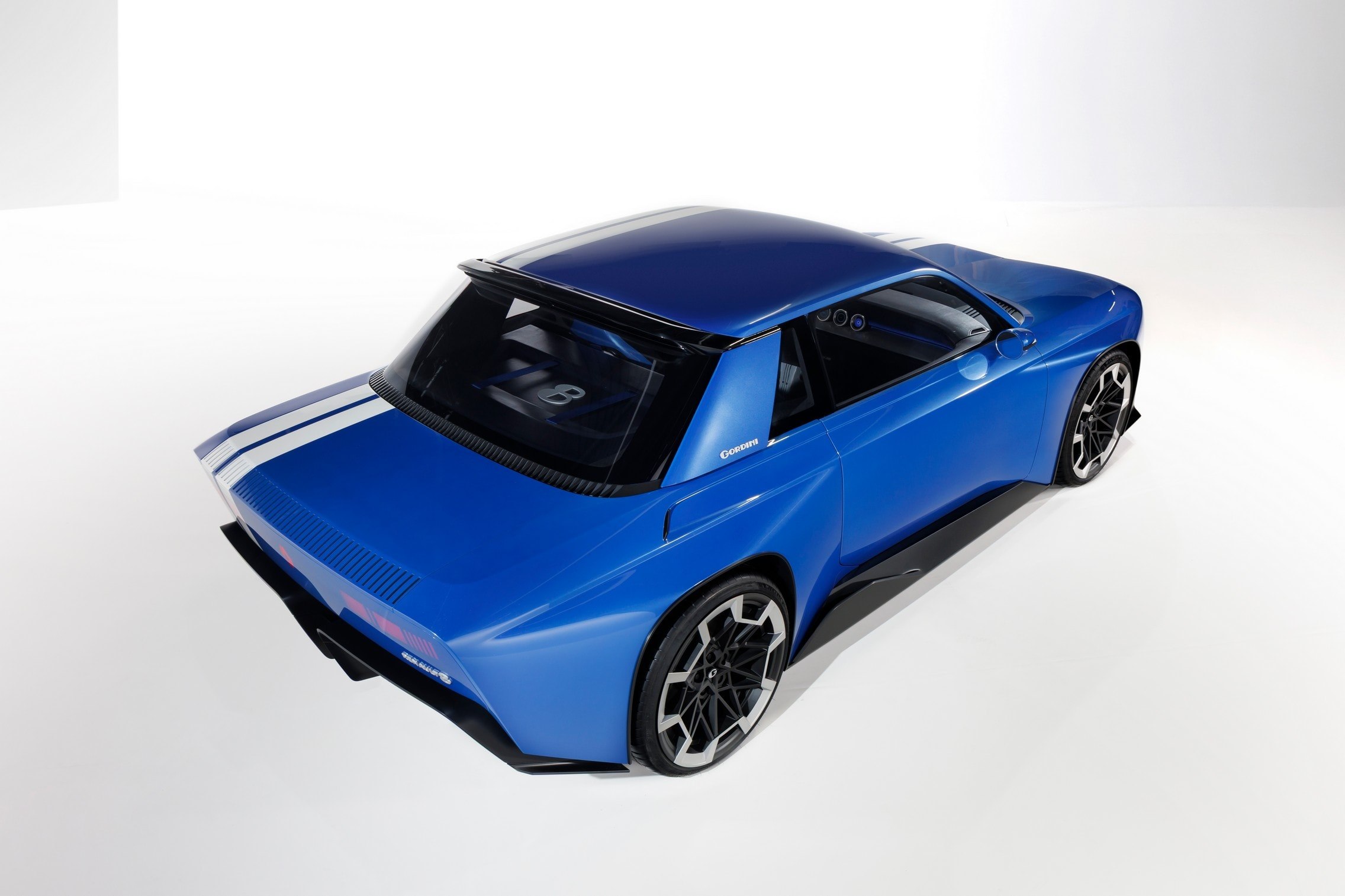 Renault Unveils Fully Electric 8 Gordini Concept with Retro Style and 270 Horsepower
