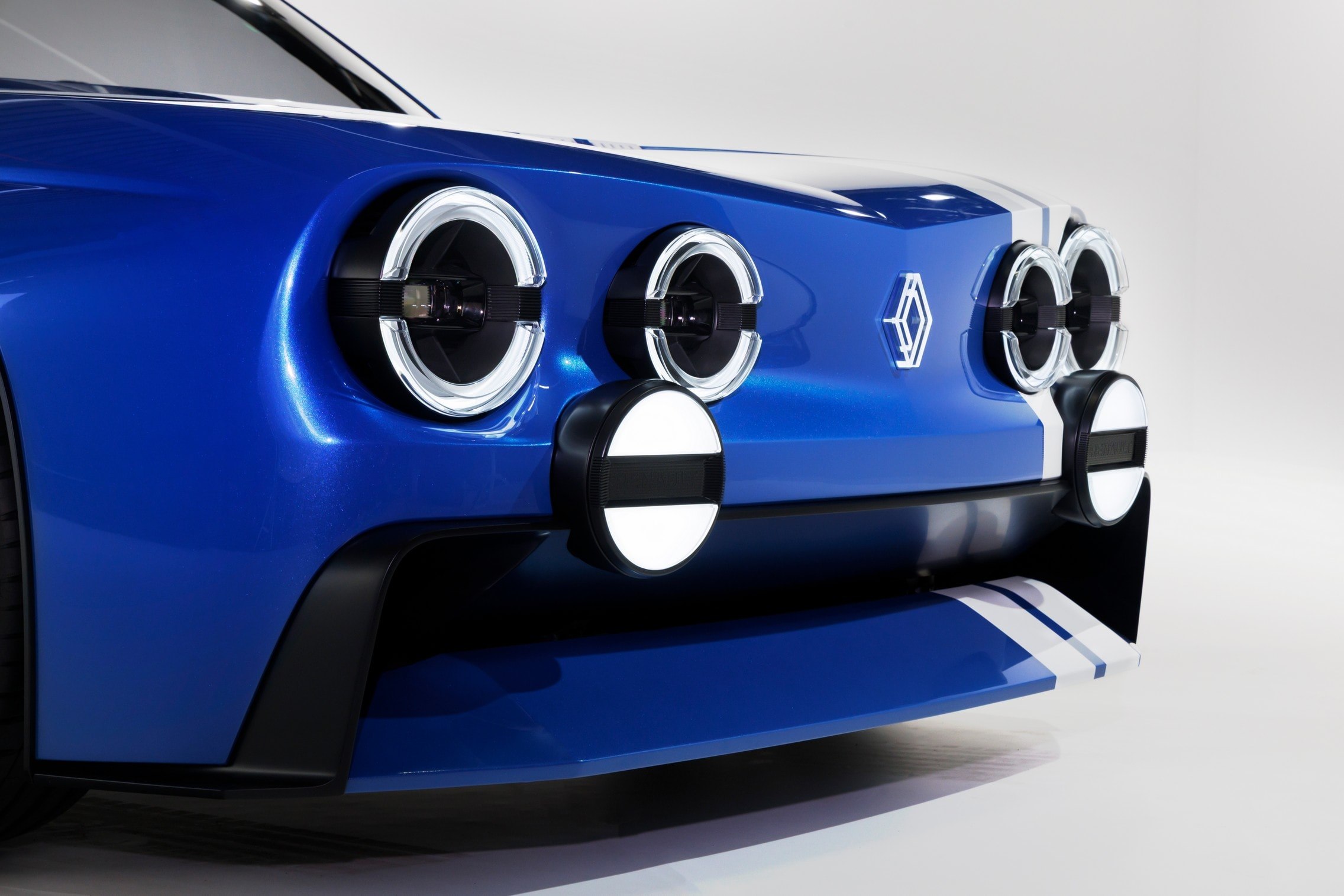 Renault Unveils Fully Electric 8 Gordini Concept with Retro Style and 270 Horsepower