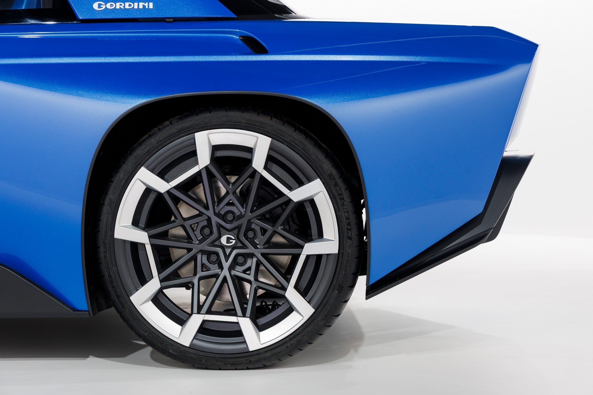Renault Unveils Fully Electric 8 Gordini Concept with Retro Style and 270 Horsepower