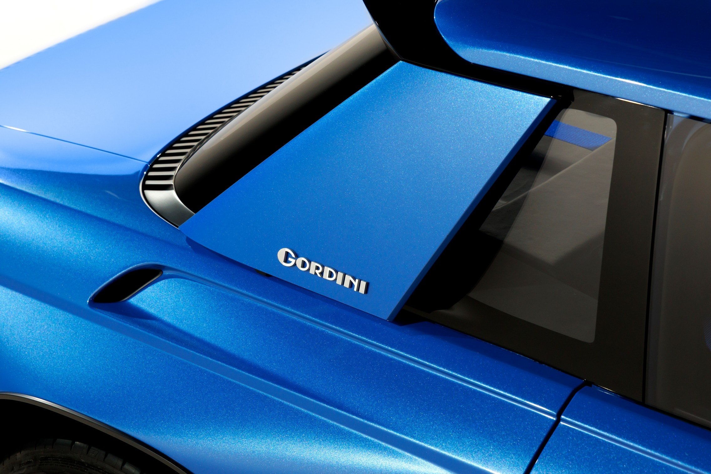 Renault Unveils Fully Electric 8 Gordini Concept with Retro Style and 270 Horsepower