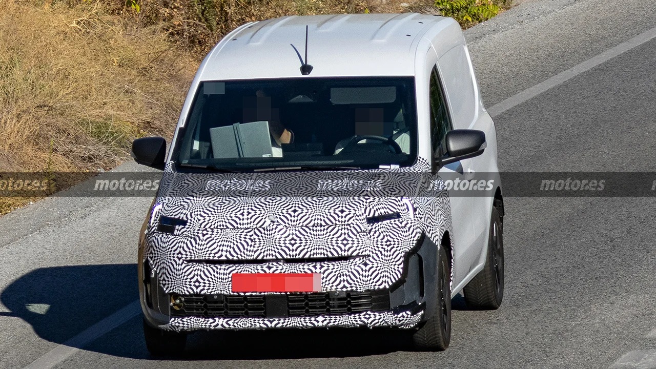 Renault Kangoo 2027 Facelift Spied with Front-End Updates