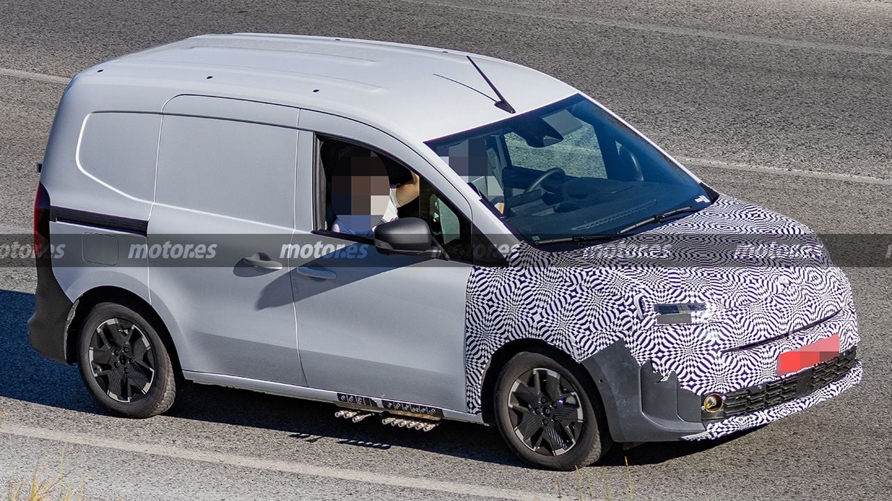 Renault Kangoo 2027 Facelift Spied with Front-End Updates