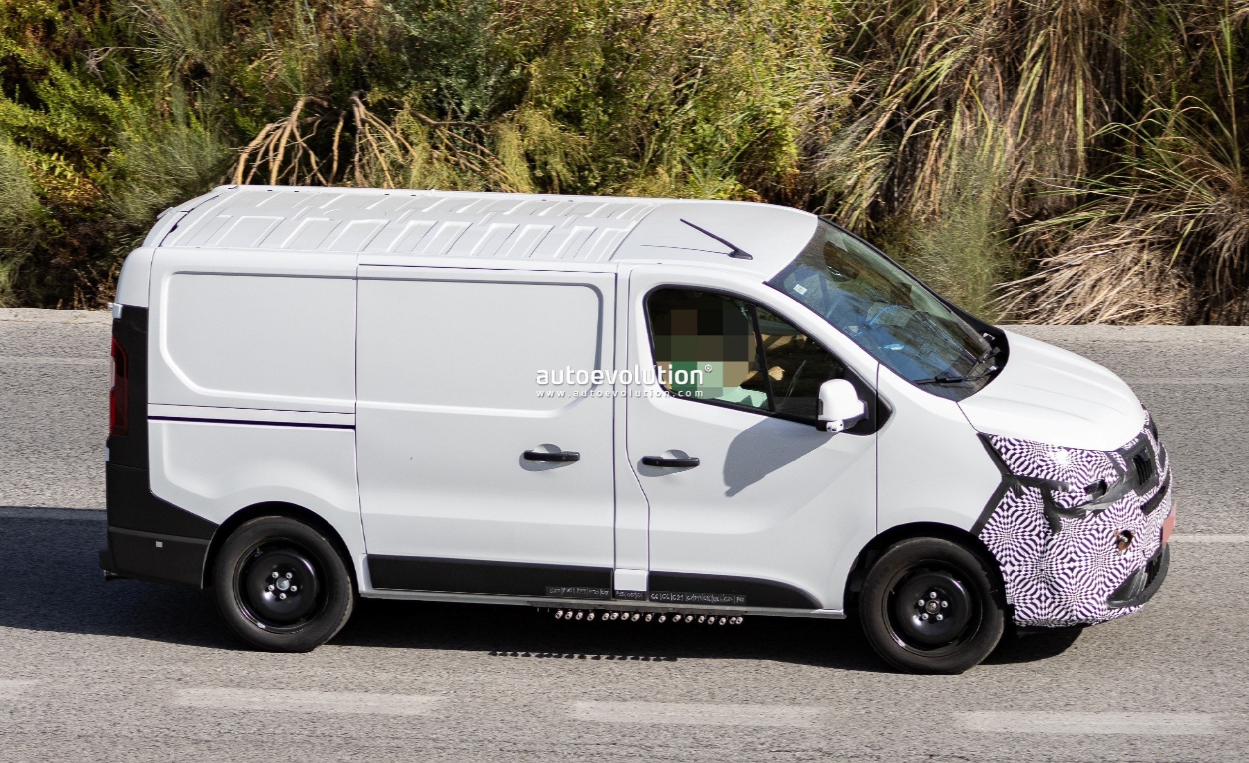 Renault Trafic Diesel Prototype Shows Redesigned Front Ahead of 2028 Update