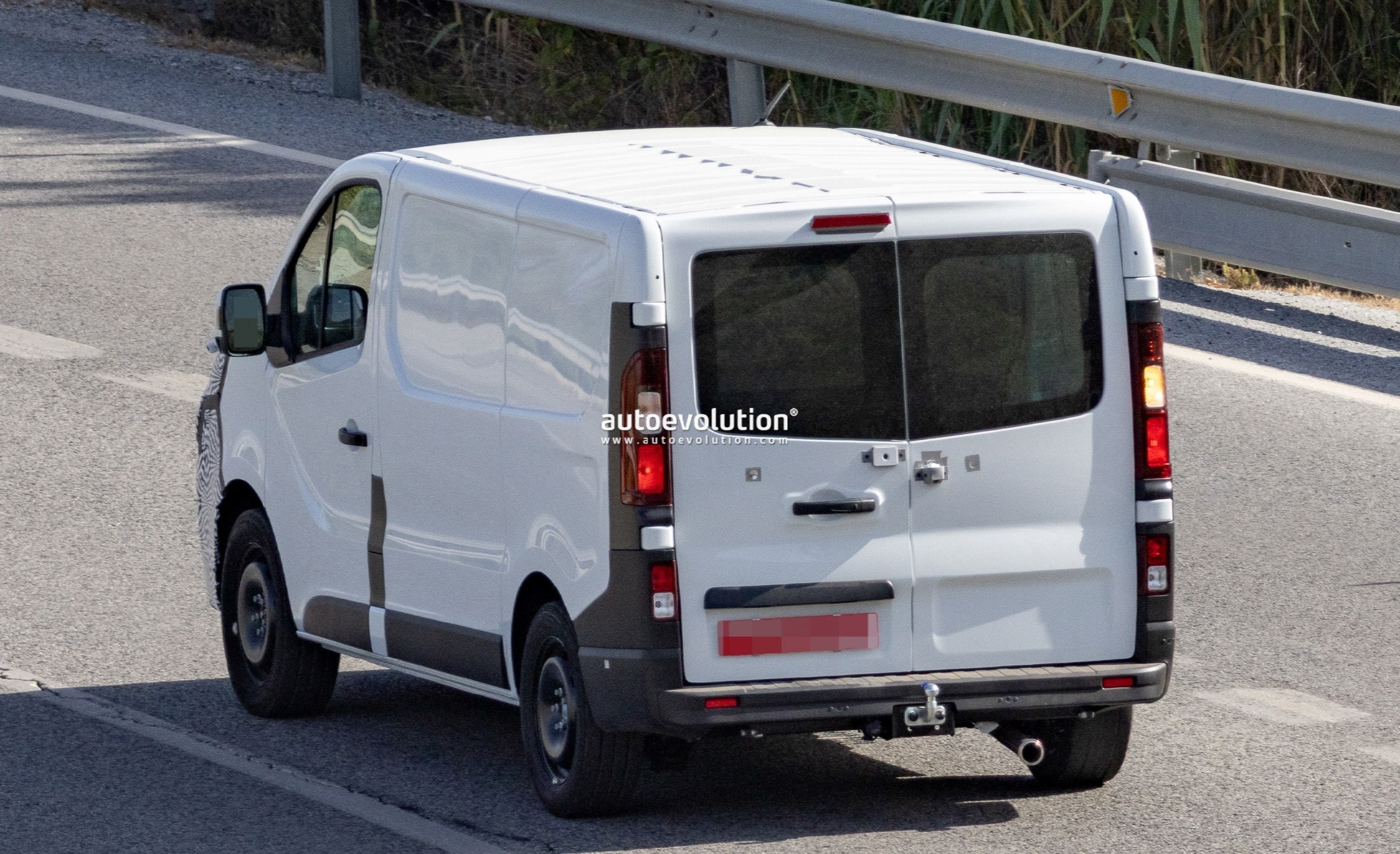 Renault Trafic Diesel Prototype Shows Redesigned Front Ahead of 2028 Update