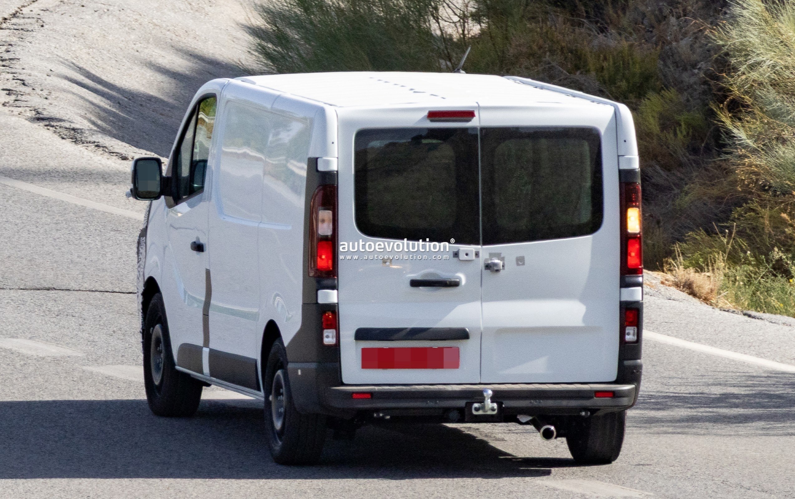 Renault Trafic Diesel Prototype Shows Redesigned Front Ahead of 2028 Update