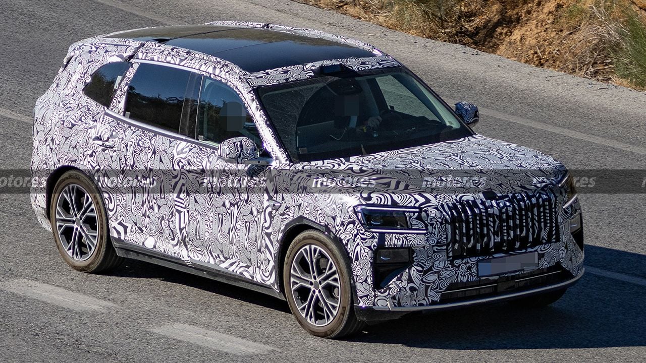 Zeekr 8X PHEV Spied Testing in Europe Ahead of 2027 Launch