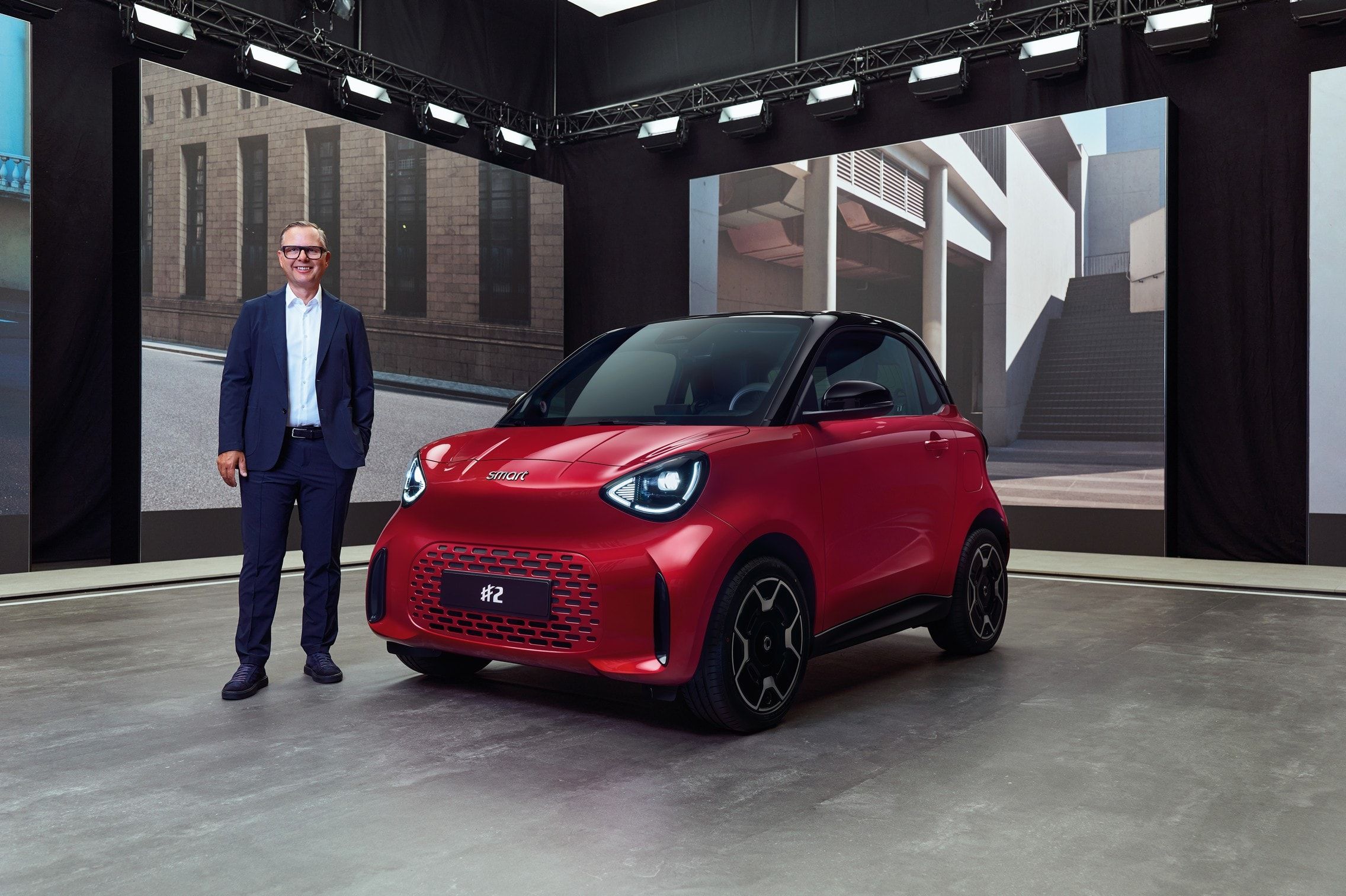 Smart #2 Unveiled at Paris Motor Show: A Compact Electric City Car for Urban Living