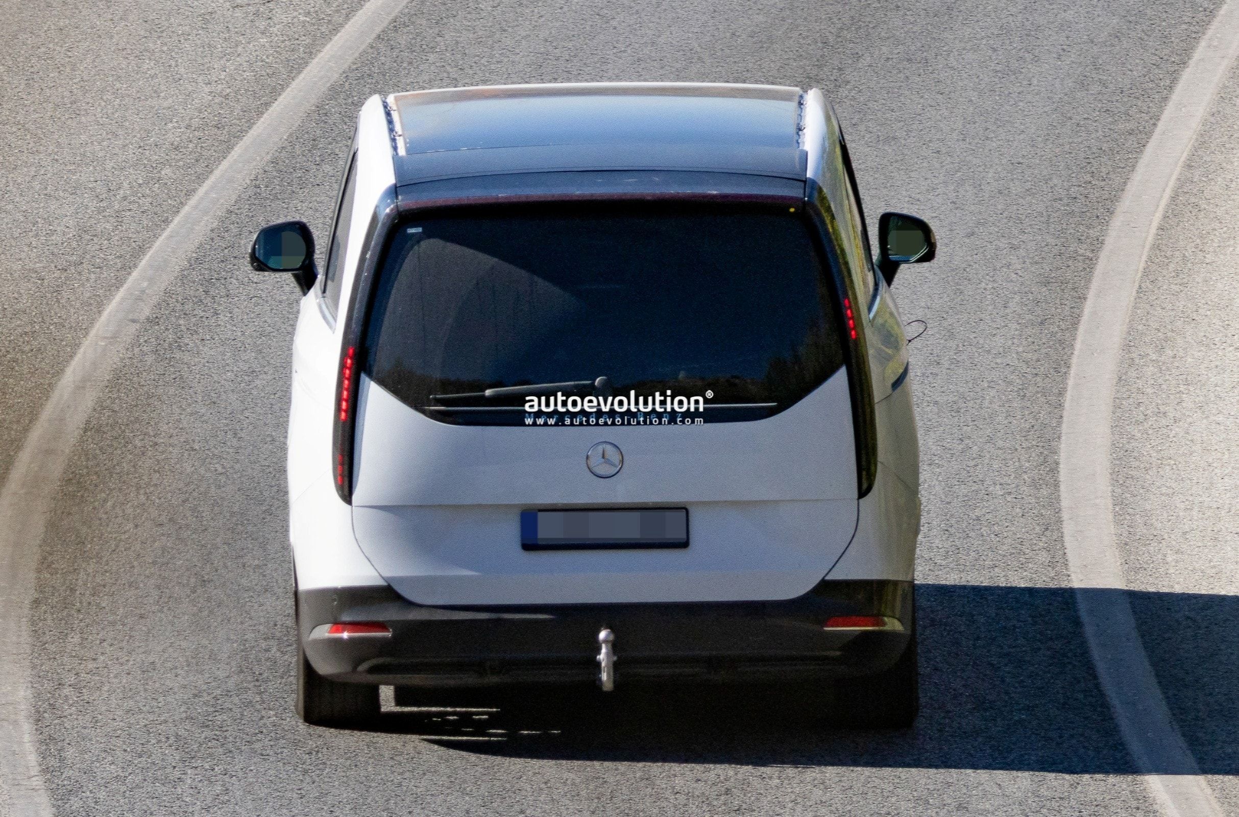 Mercedes-Benz Prepares Plug-In Hybrid Version of 2027 VLE People Carrier