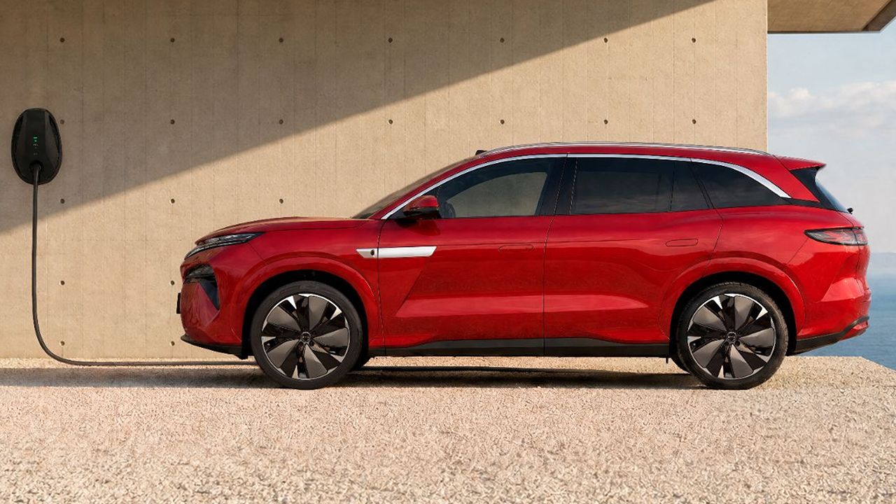 BYD Unveils Atto 8 Electric SUV with Rapid FLASH Charging and Up to 653 km Range